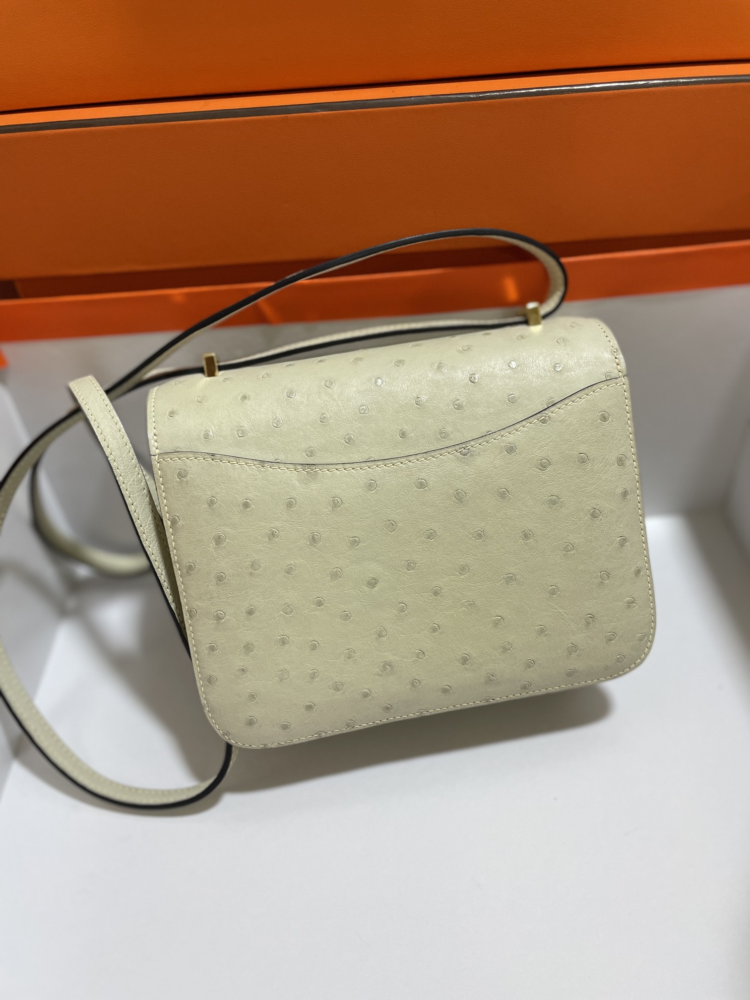 Hermès（爱马仕）Constance 空姐包 鸵鸟皮 羊毛白 金扣 19cm
