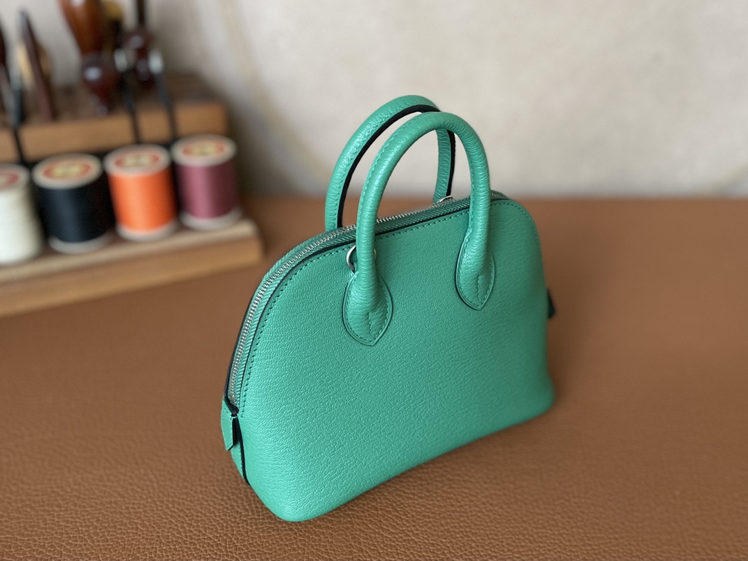 Hermès（爱马仕）Mini Bolide Chevre 山羊皮 U1 维罗纳绿 银扣 19cm
