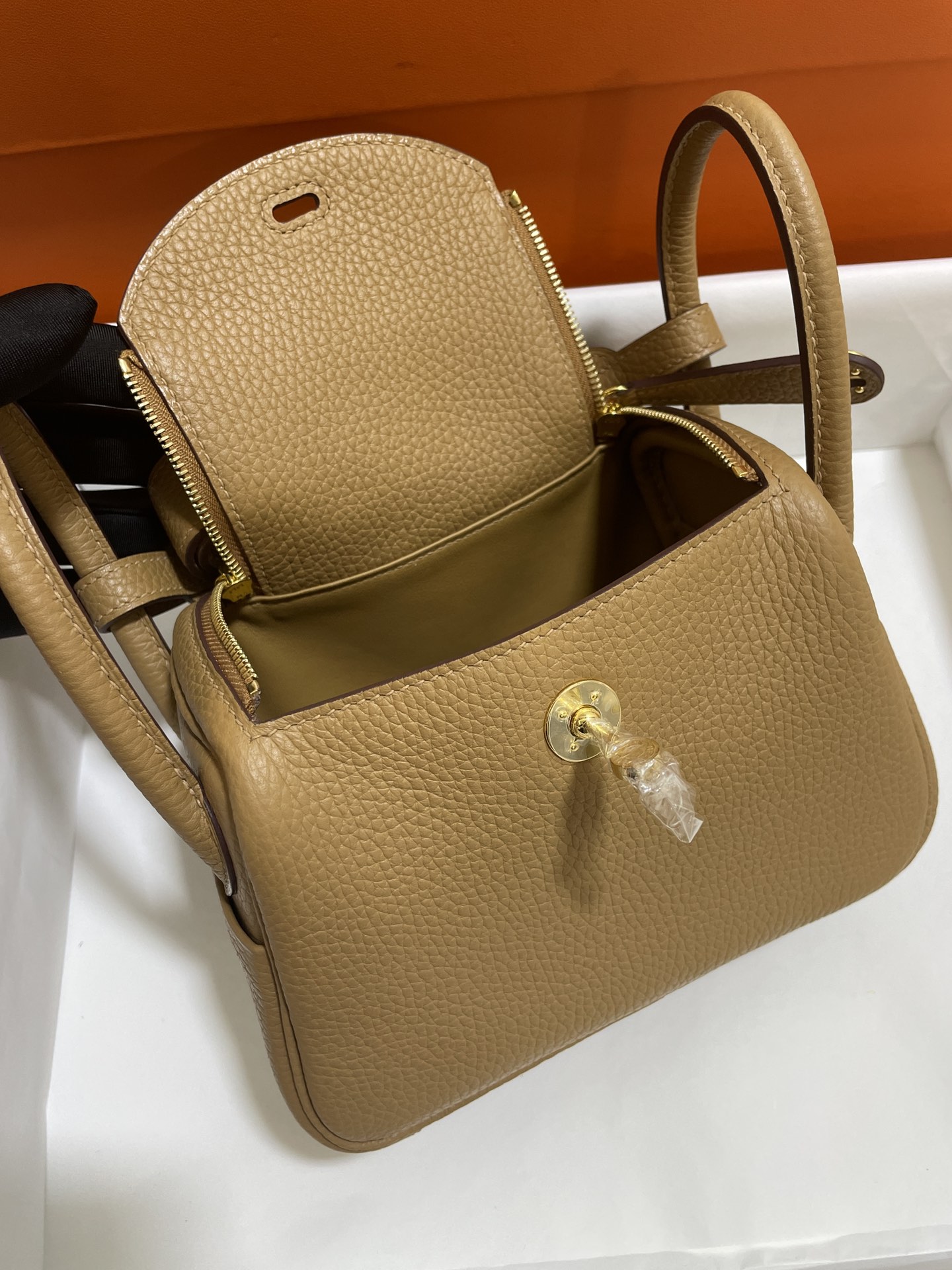 Hermès（爱马仕）Mini Lindy TC 饼干色 金扣 20cm