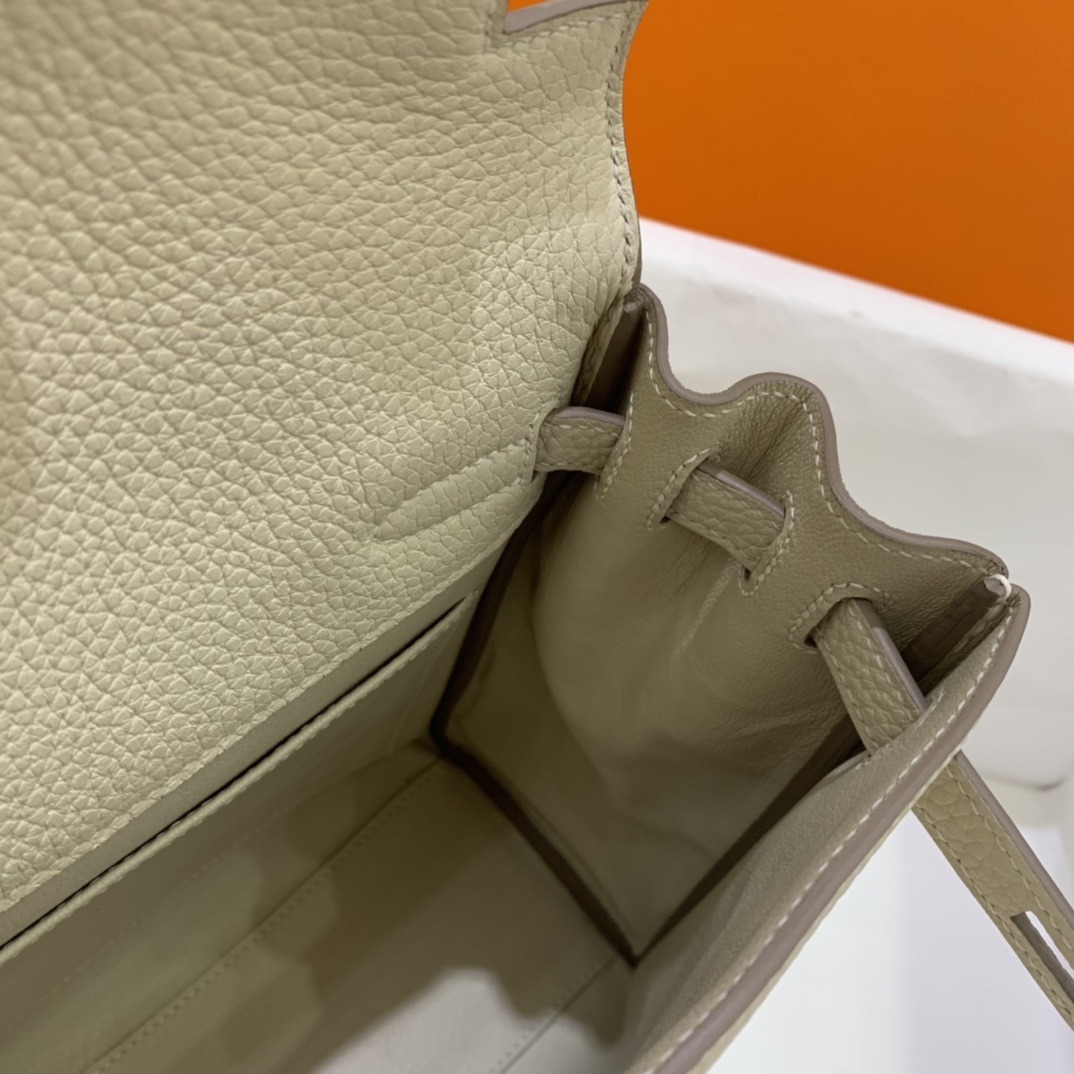Hermès（爱马仕）Kelly ado TC 奶昔白 金扣 20cm