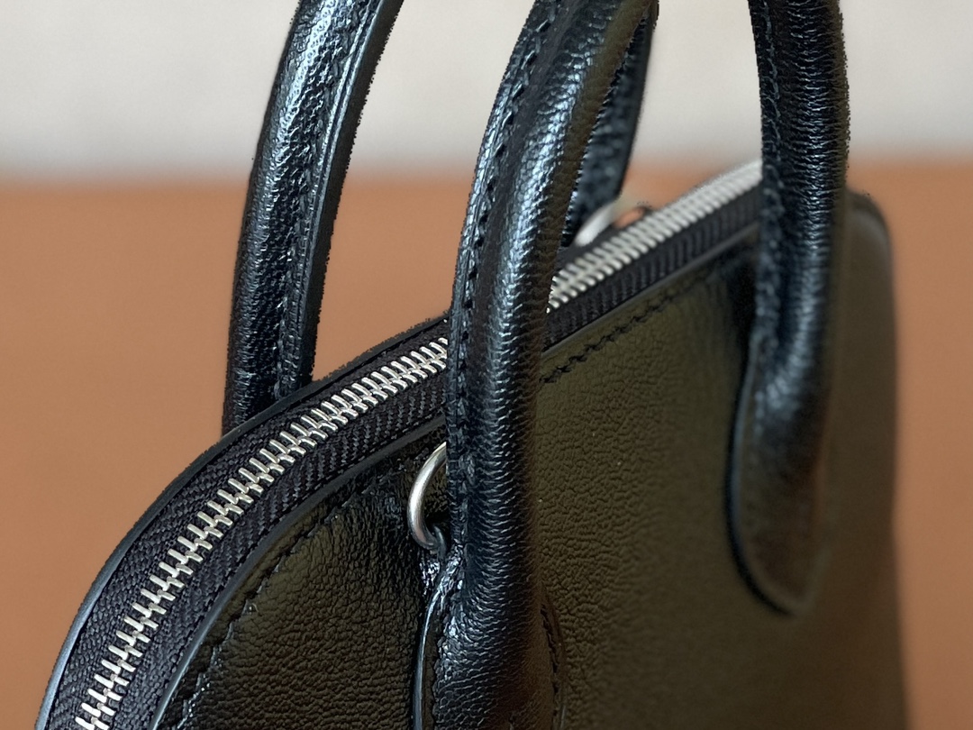 Hermès（爱马仕） Mini Bolide Chevre 山羊皮 黑色 银扣 19cm