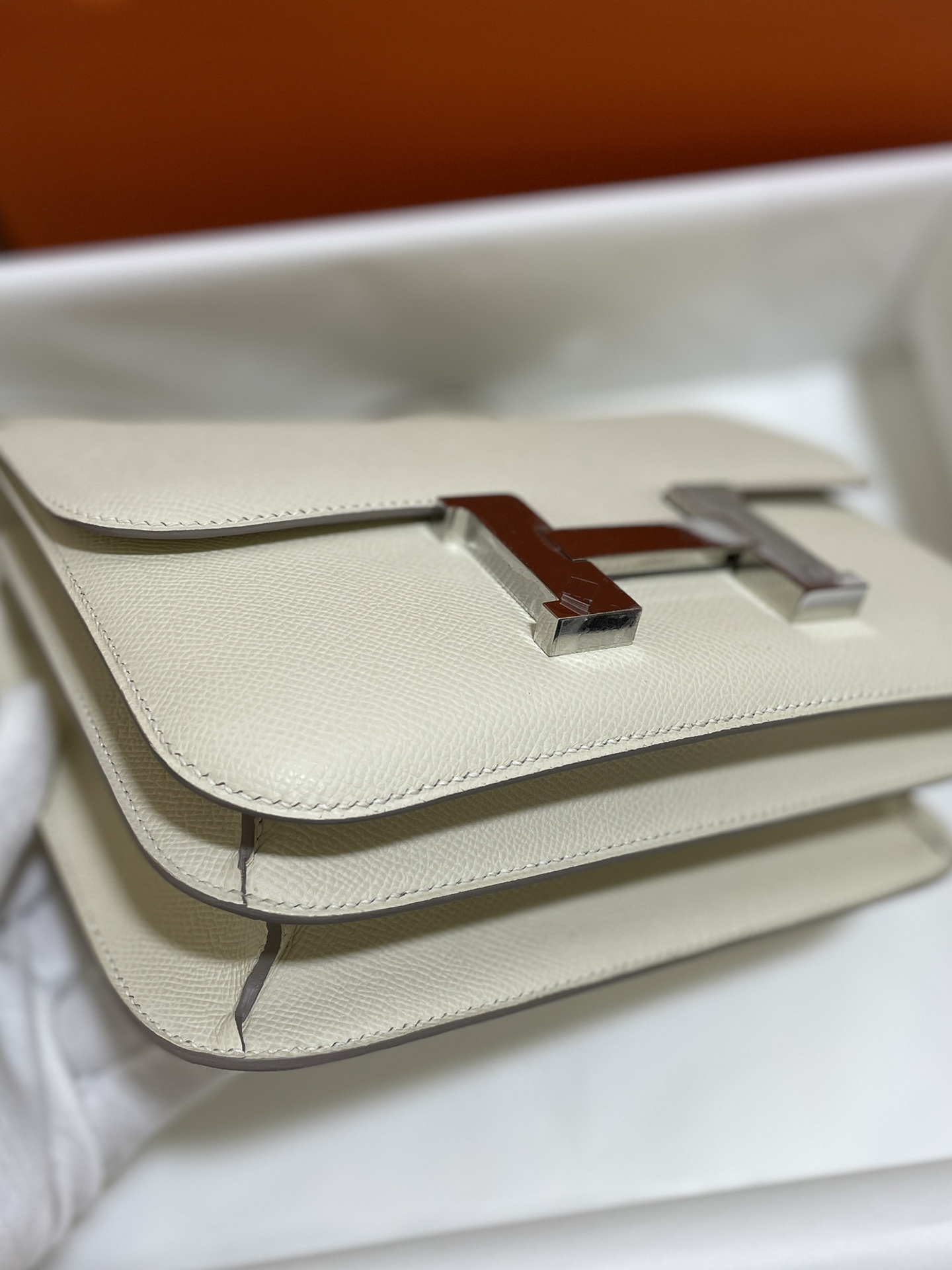 Hermès（爱马仕）Constance 康康 epsom 奶昔白 银扣 24cm