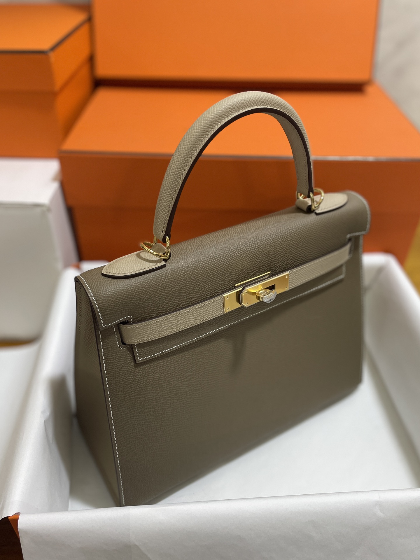 Hermès（爱马仕）kelly 凯莉包 epsom 大象灰 拼 风衣灰 金扣 28cm