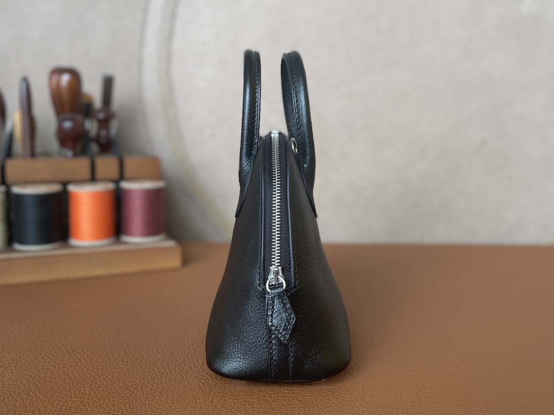 Hermès（爱马仕） Mini Bolide Chevre 山羊皮 黑色 银扣 19cm