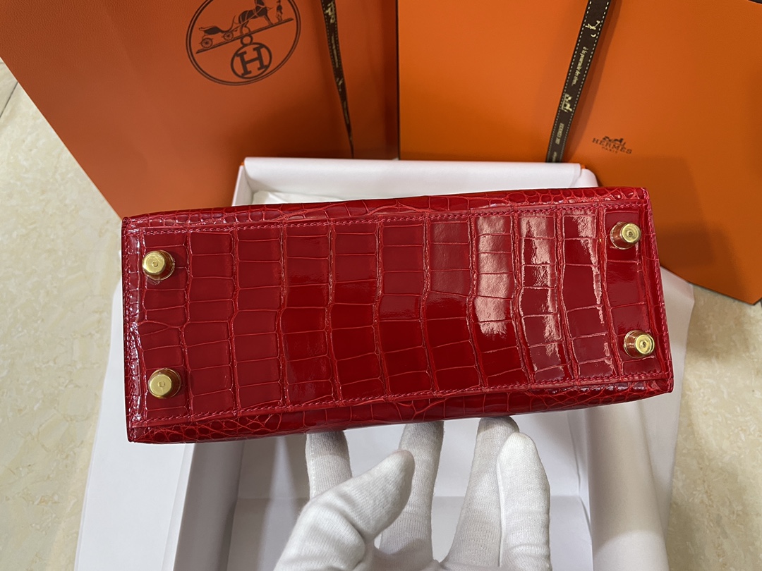 Hermès（爱马仕）Kelly 凯莉包 亮面美洲鳄 法拉利红 金扣 25cm