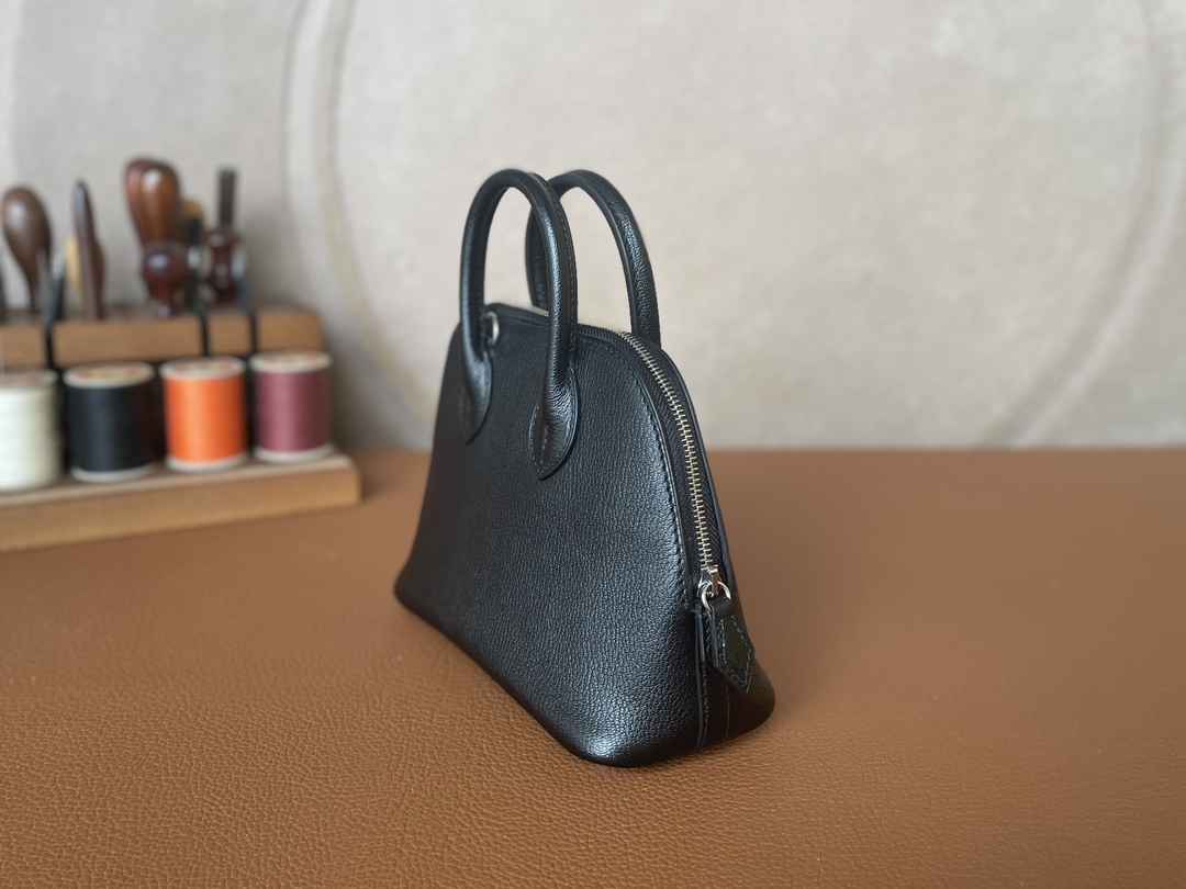 Hermès（爱马仕） Mini Bolide Chevre 山羊皮 黑色 银扣 19cm