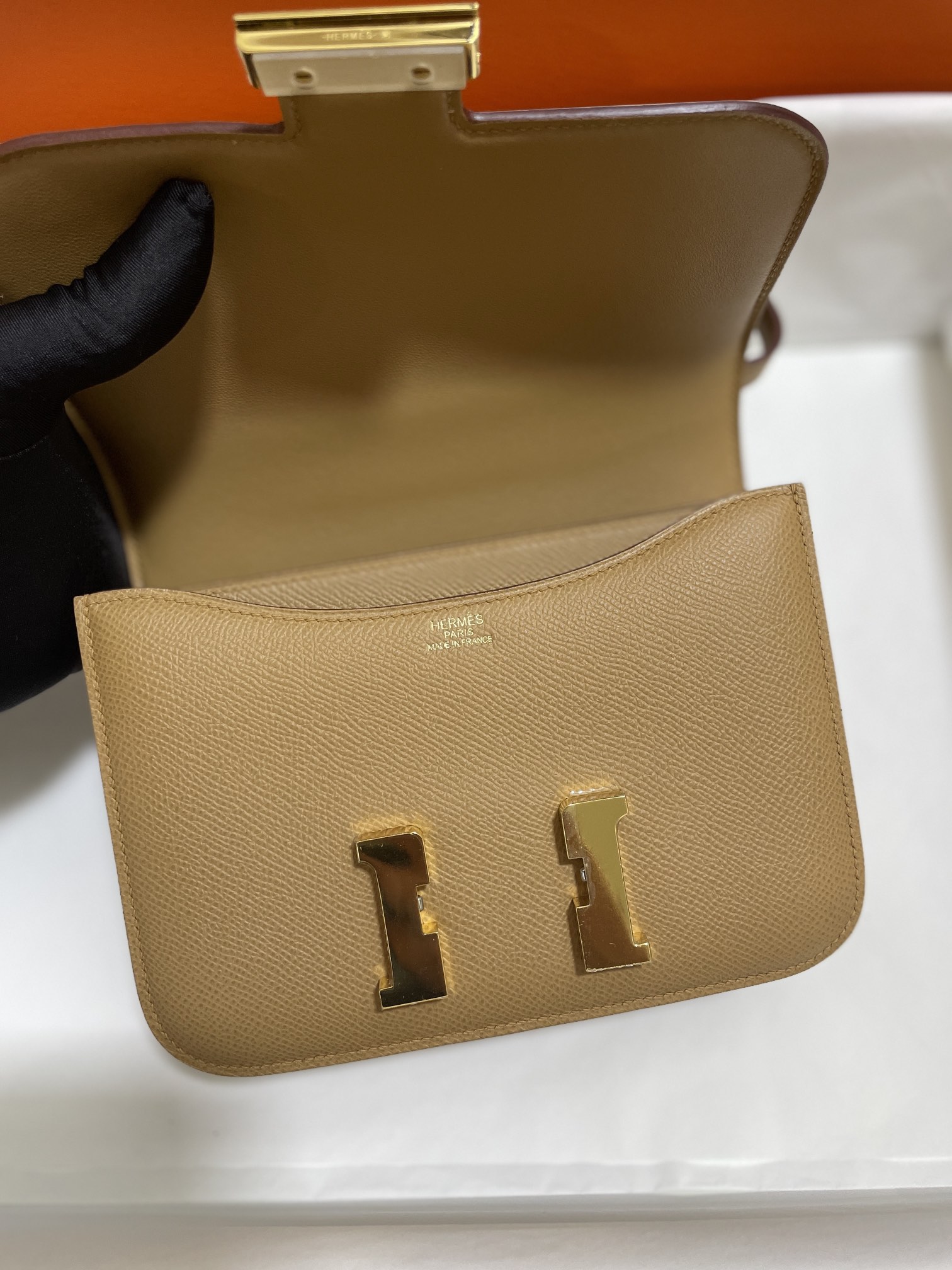 Hermès（爱马仕）Constance 康康 epsom 饼干色 金扣 19cm