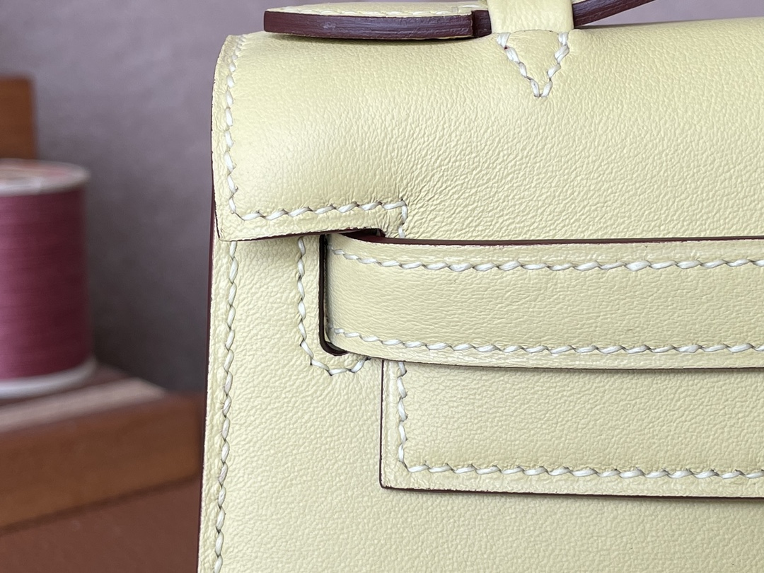 Hermès（爱马仕）Mini Kelly pochette Swift 1Z 小鸡黄 金扣 22cm