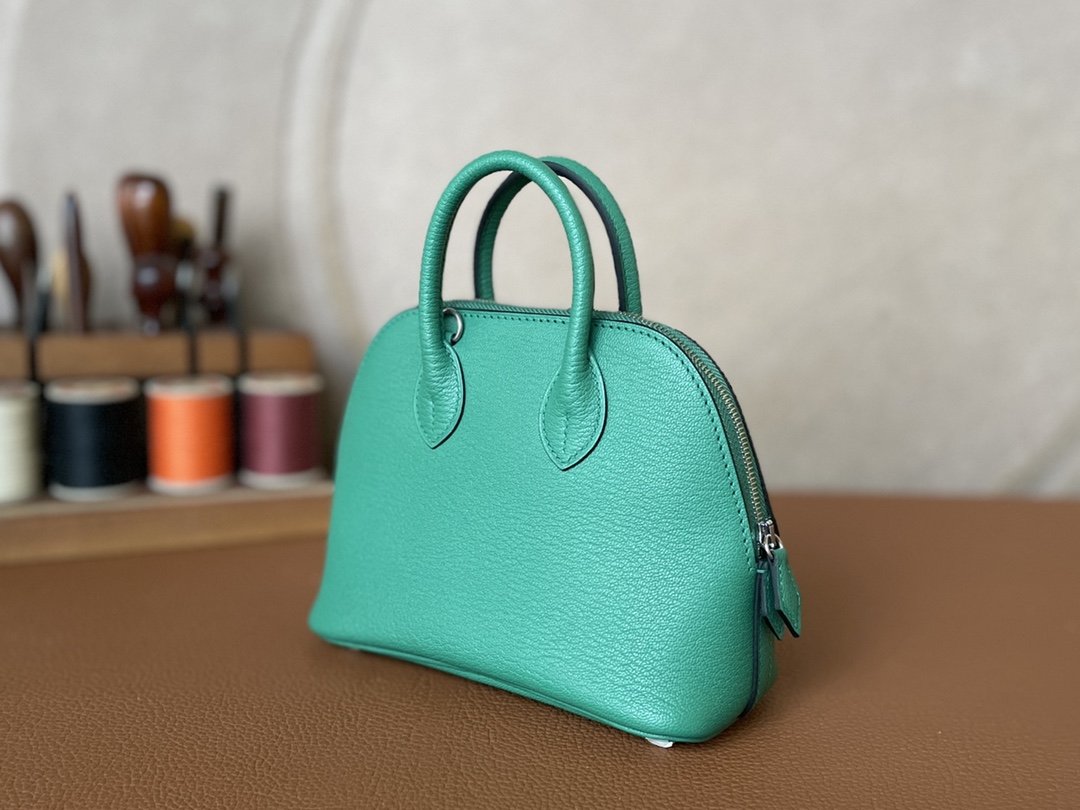 Hermès（爱马仕）Mini Bolide Chevre 山羊皮 U1 维罗纳绿 银扣 19cm
