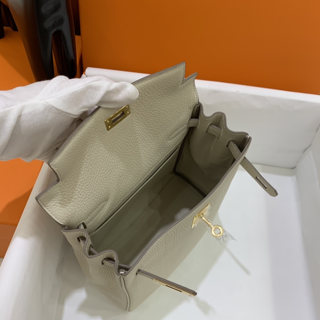 Hermès（爱马仕）Kelly ado TC 奶昔白 金扣 20cm