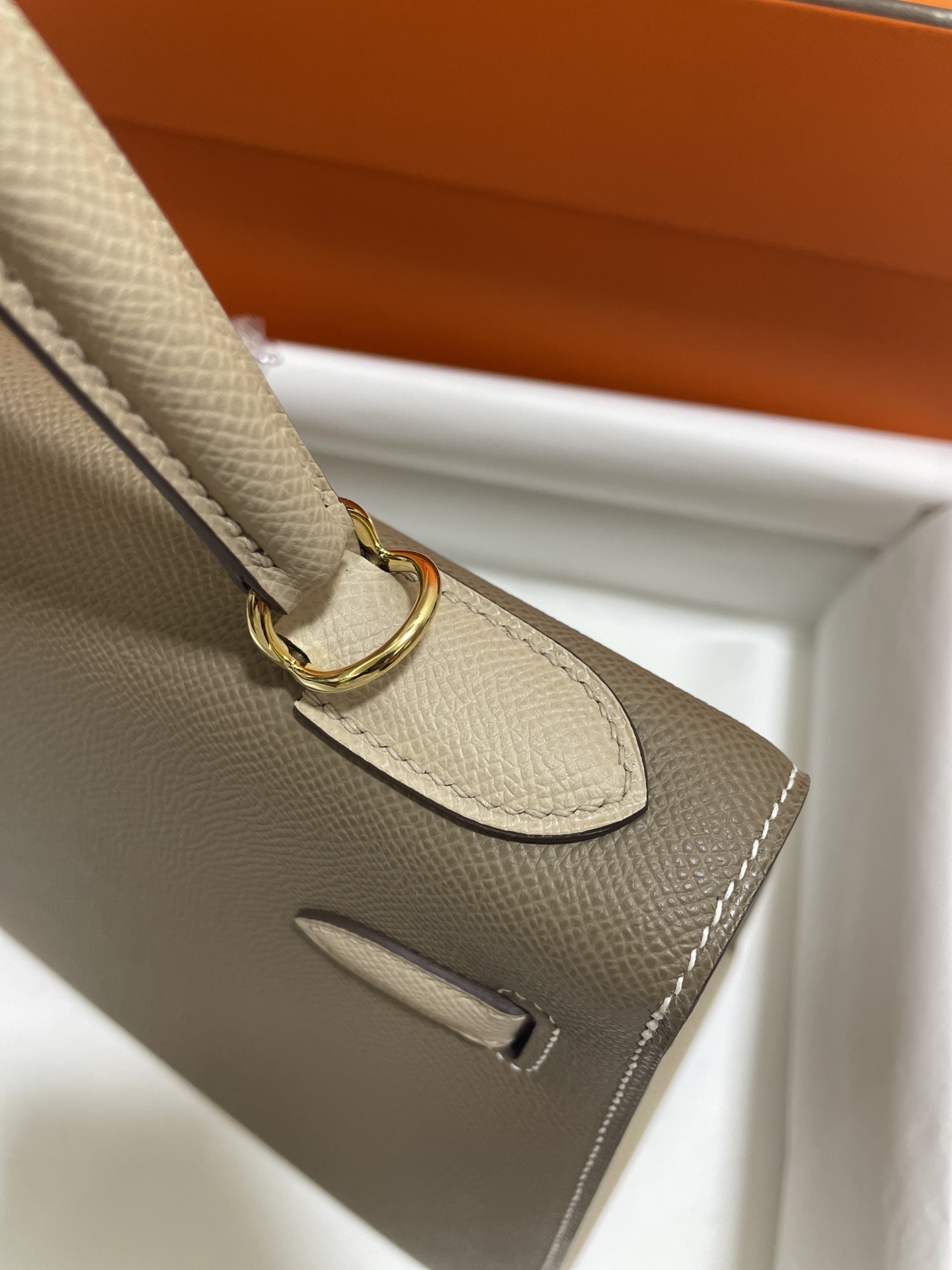 Hermès（爱马仕）kelly 凯莉包 epsom 大象灰 拼 风衣灰 金扣 28cm