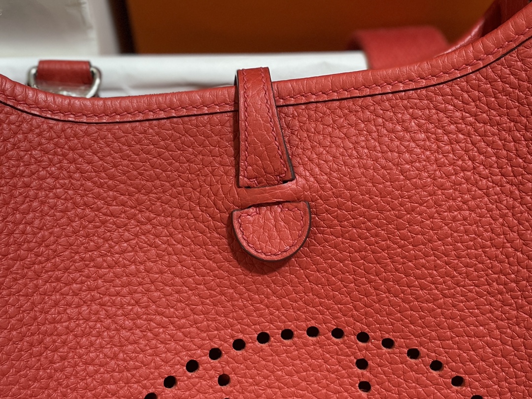 Hermès（爱马仕）Mini Evelyne 伊芙琳 TC 心红色 银扣 17cm