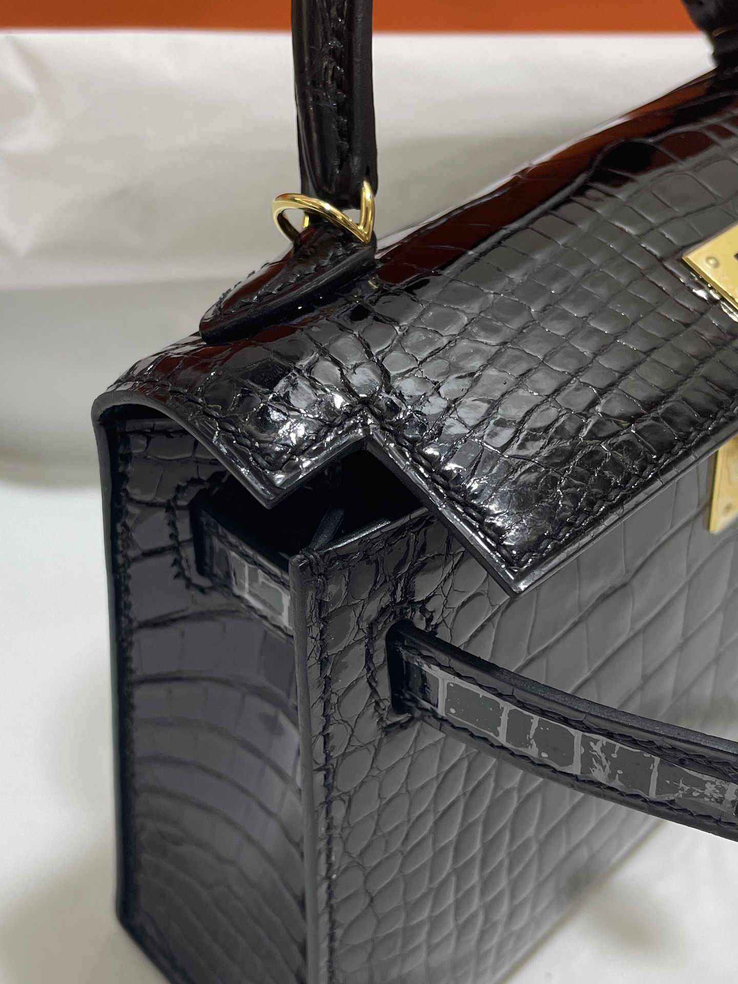 Hermès（爱马仕）Mini Kelly 迷你凯莉 亮面美洲鳄 黑色 金扣 19cm