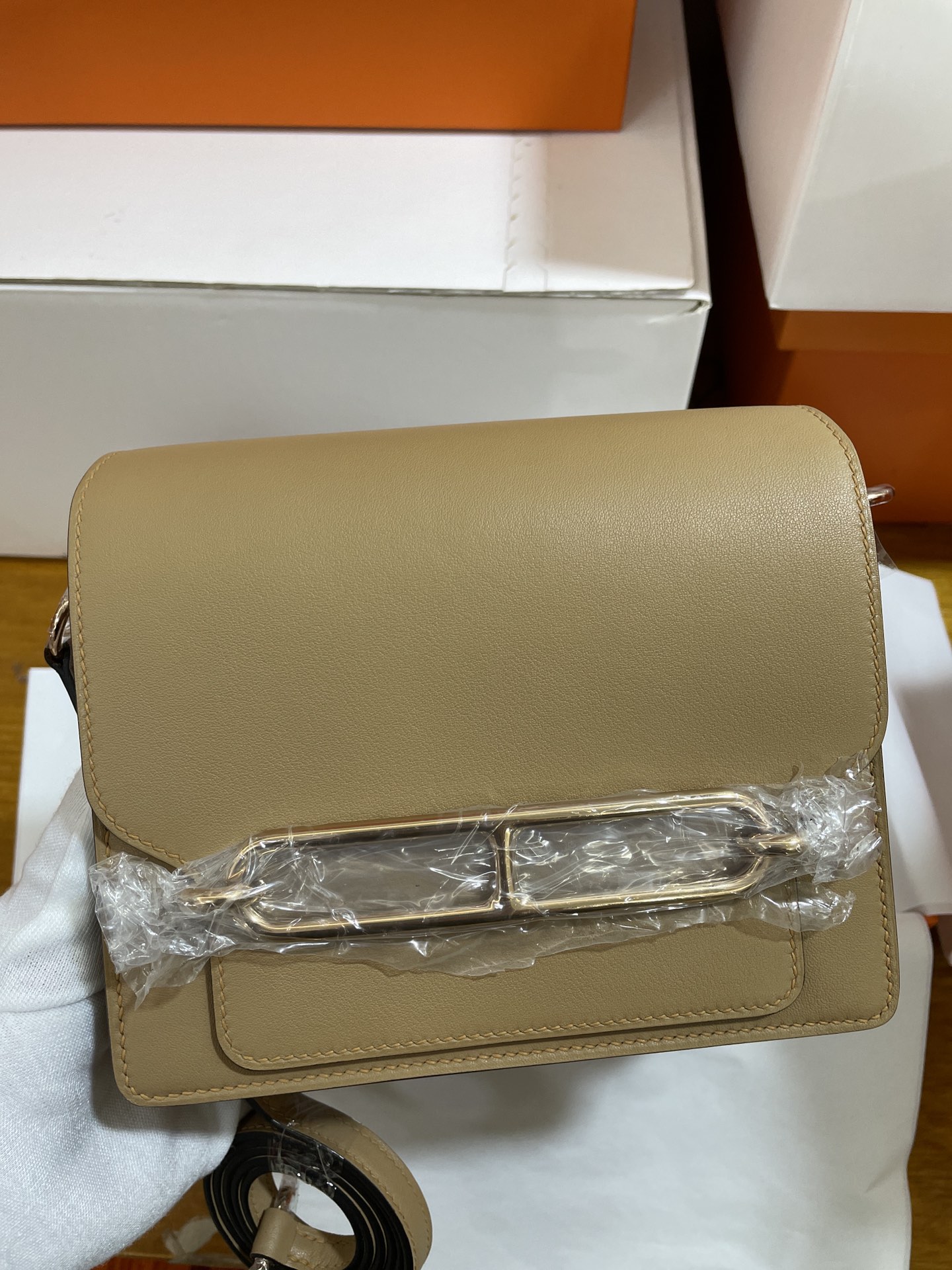 Hermès（爱马仕）Roulis 猪鼻子 Swift OM 奶茶色 玫瑰金扣 18cm