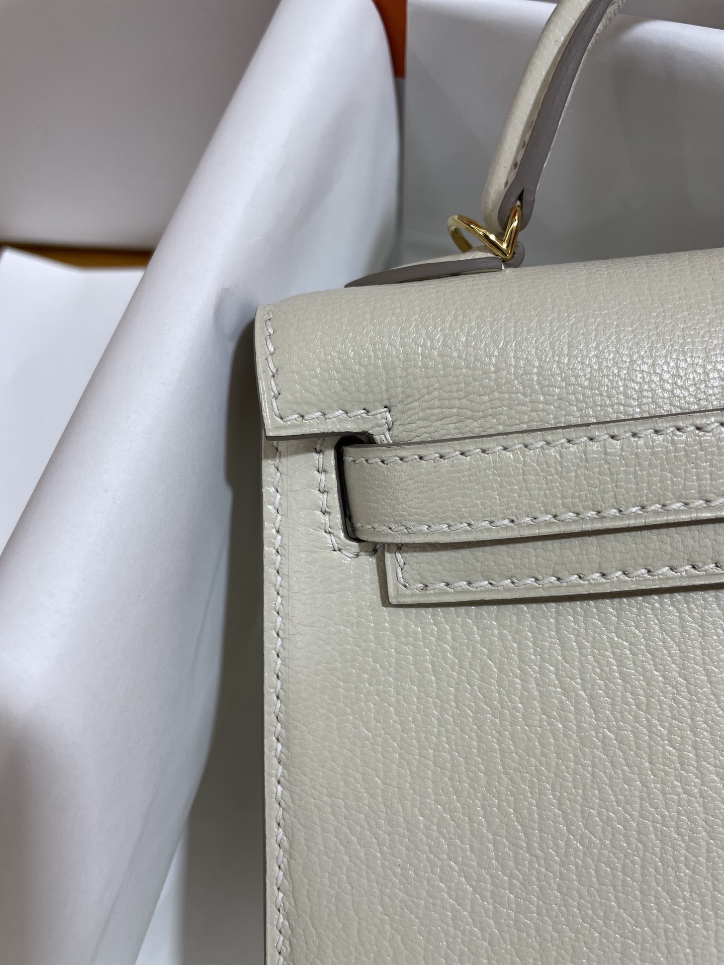 Hermès（爱马仕）Mini Kelly 迷你凯莉 山羊皮 奶昔白 金扣 19cm
