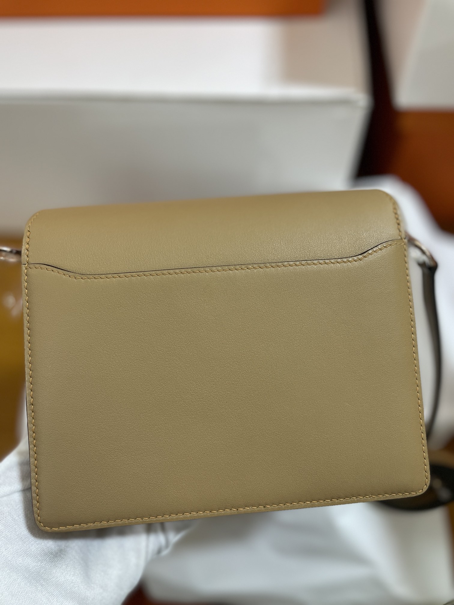 Hermès（爱马仕）Roulis 猪鼻子 Swift OM 奶茶色 玫瑰金扣 18cm