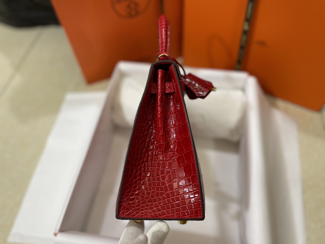 Hermès（爱马仕）Kelly 凯莉包 亮面美洲鳄 法拉利红 金扣 25cm