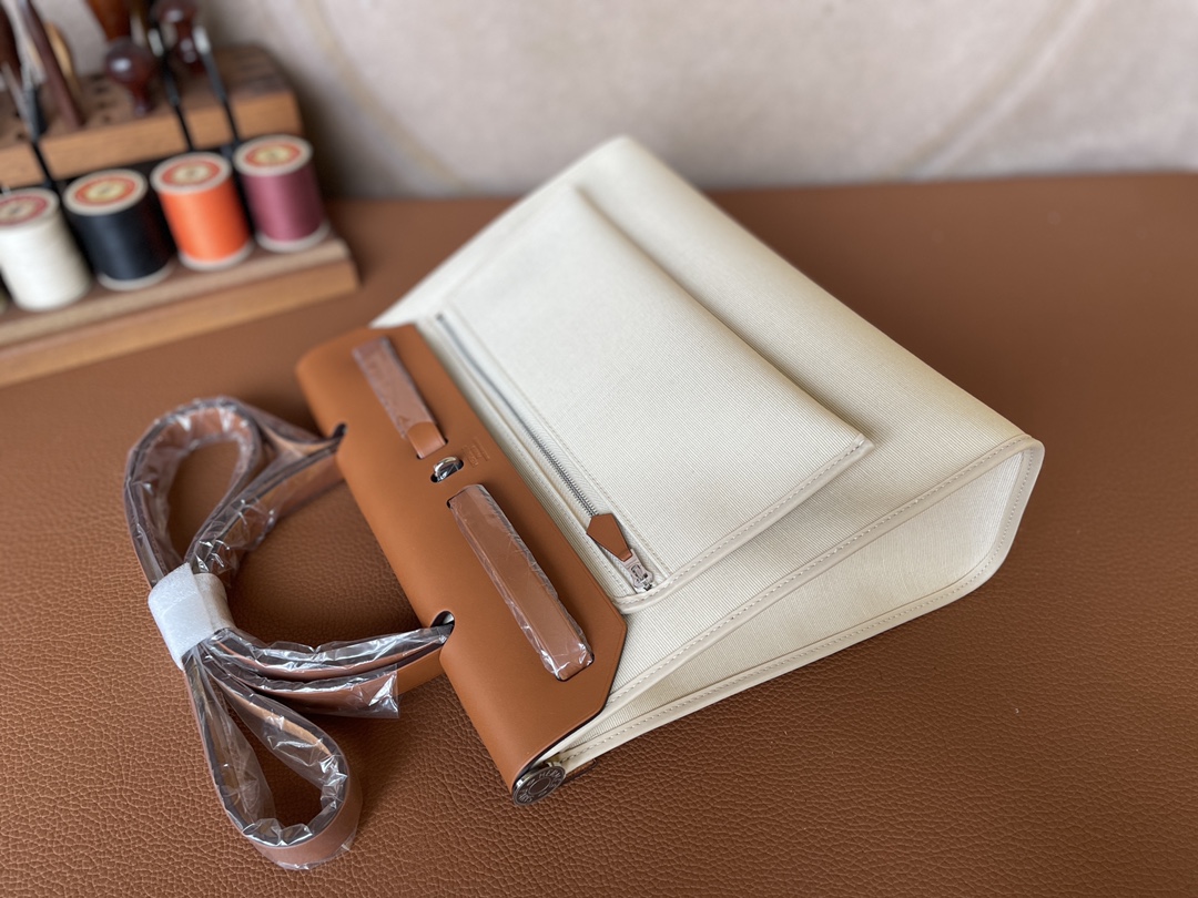 Hermès（爱马仕）Herbag Box 拼 帆布 金棕色 拼 米白 银扣 31cm