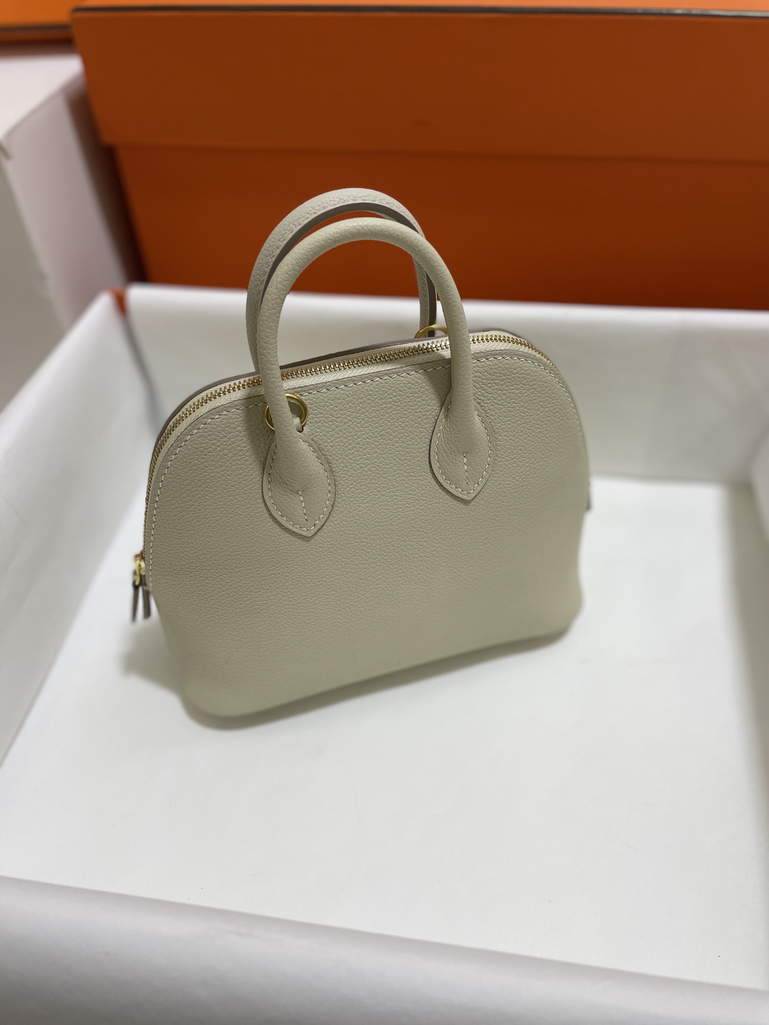 Hermès（爱马仕）Mini Bolide 迷你保龄球包 Evercolor 奶昔白 金扣 19cm