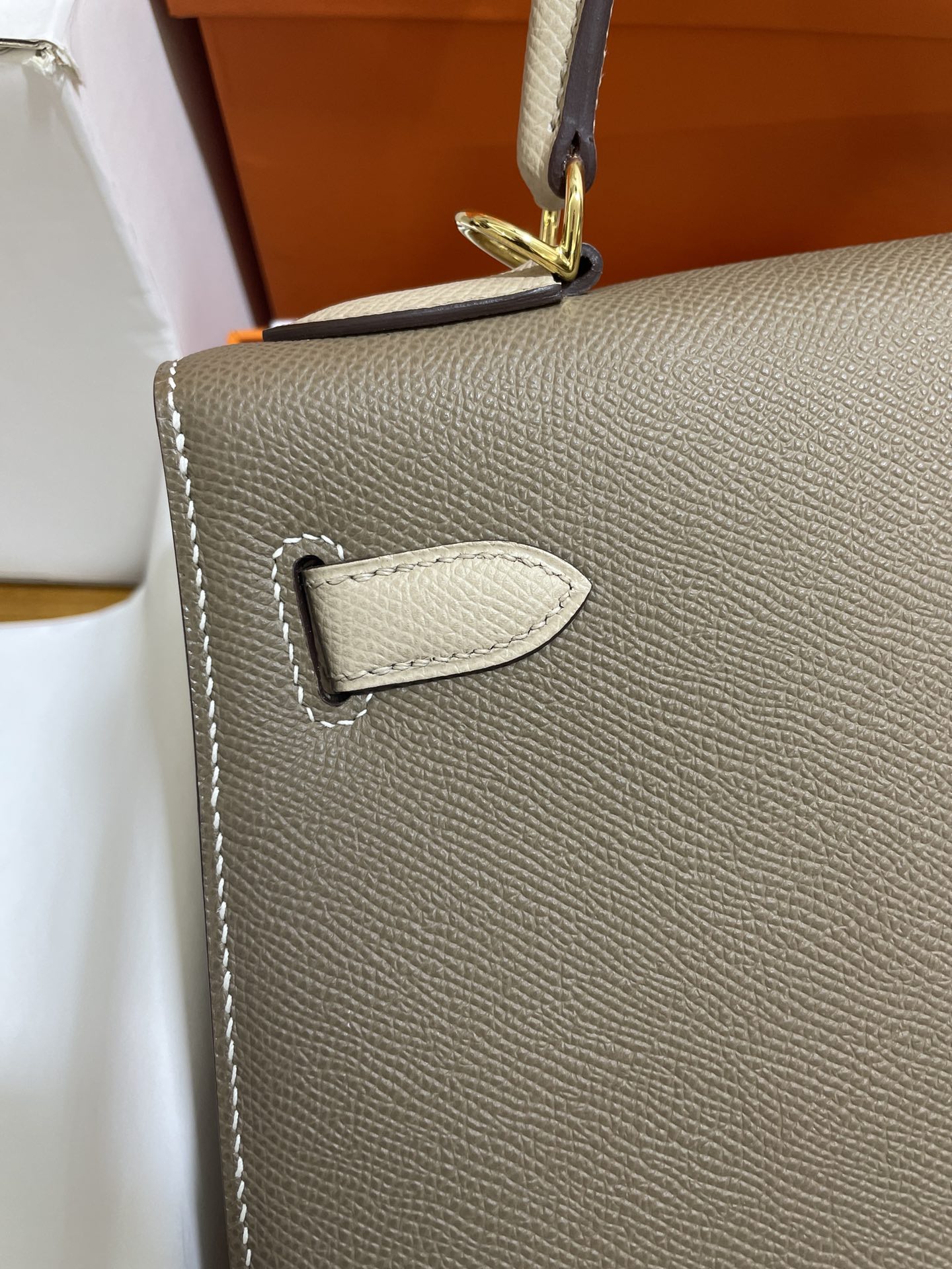 Hermès（爱马仕）kelly 凯莉包 epsom 大象灰 拼 风衣灰 金扣 28cm