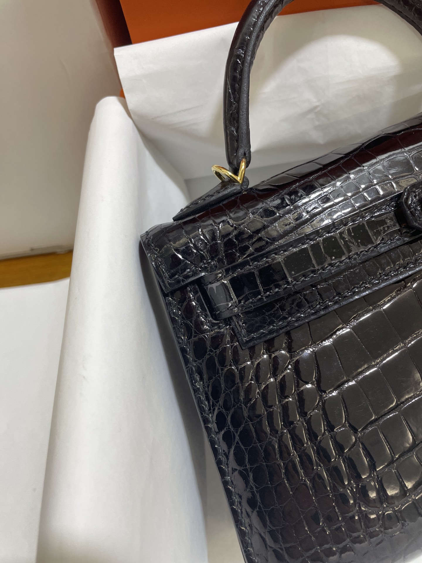Hermès（爱马仕）Mini Kelly 迷你凯莉 亮面美洲鳄 黑色 金扣 19cm