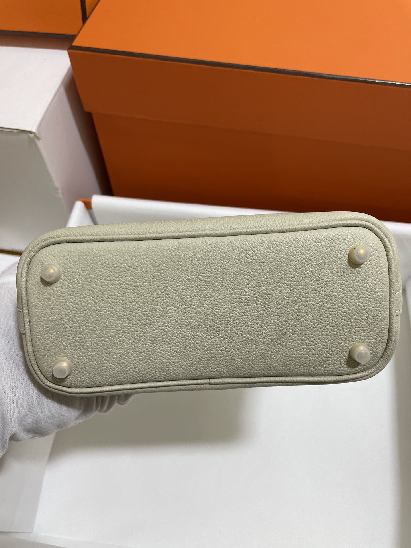Hermès（爱马仕）Mini Bolide 迷你保龄球包 Evercolor 奶昔白 金扣 19cm