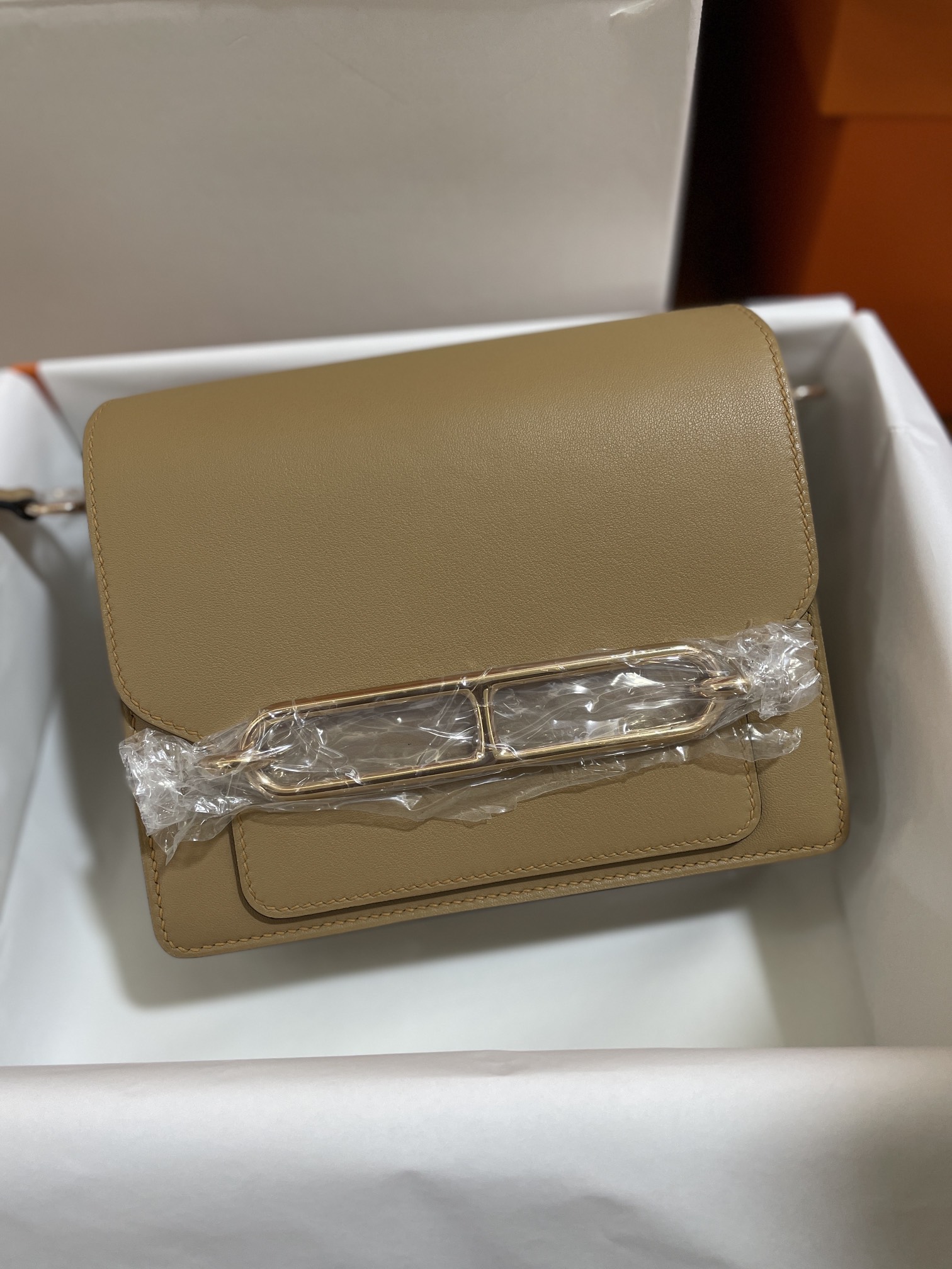 Hermès（爱马仕）Roulis 猪鼻子 Swift OM 奶茶色 玫瑰金扣 18cm