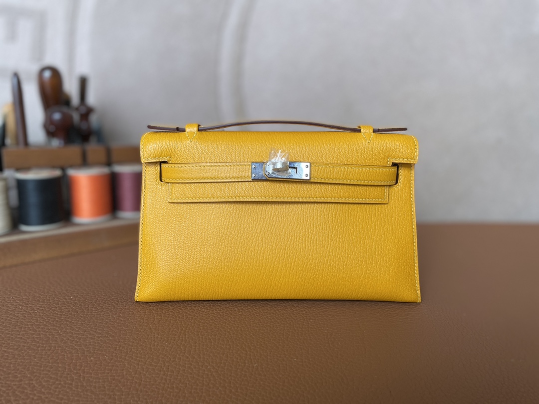 Hermès（爱马仕）Mini Kelly pochette Chevre 山羊皮 9V 太阳黄 银扣 22cm