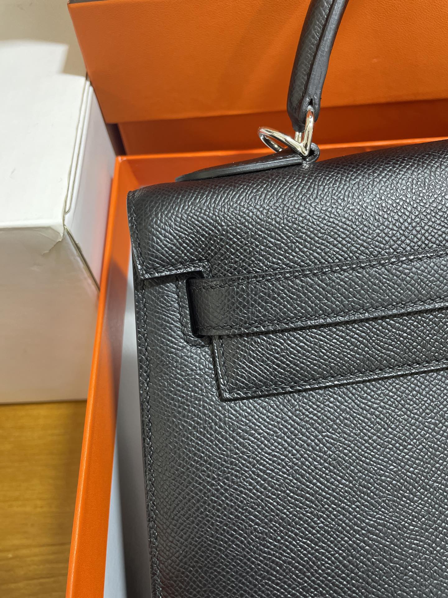 Hermès（爱马仕）Kelly 凯莉包 Epsom 黑色 银扣 32cm