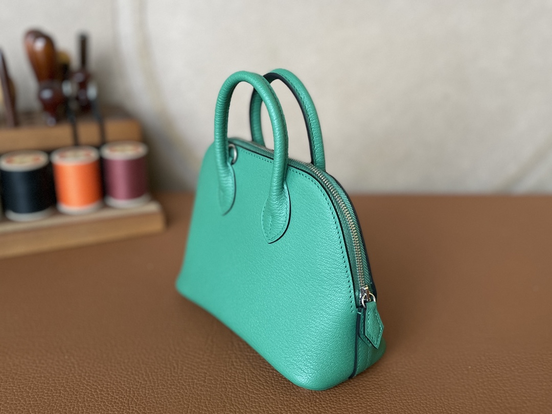 Hermès（爱马仕）Mini Bolide Chevre 山羊皮 U1 维罗纳绿 银扣 19cm