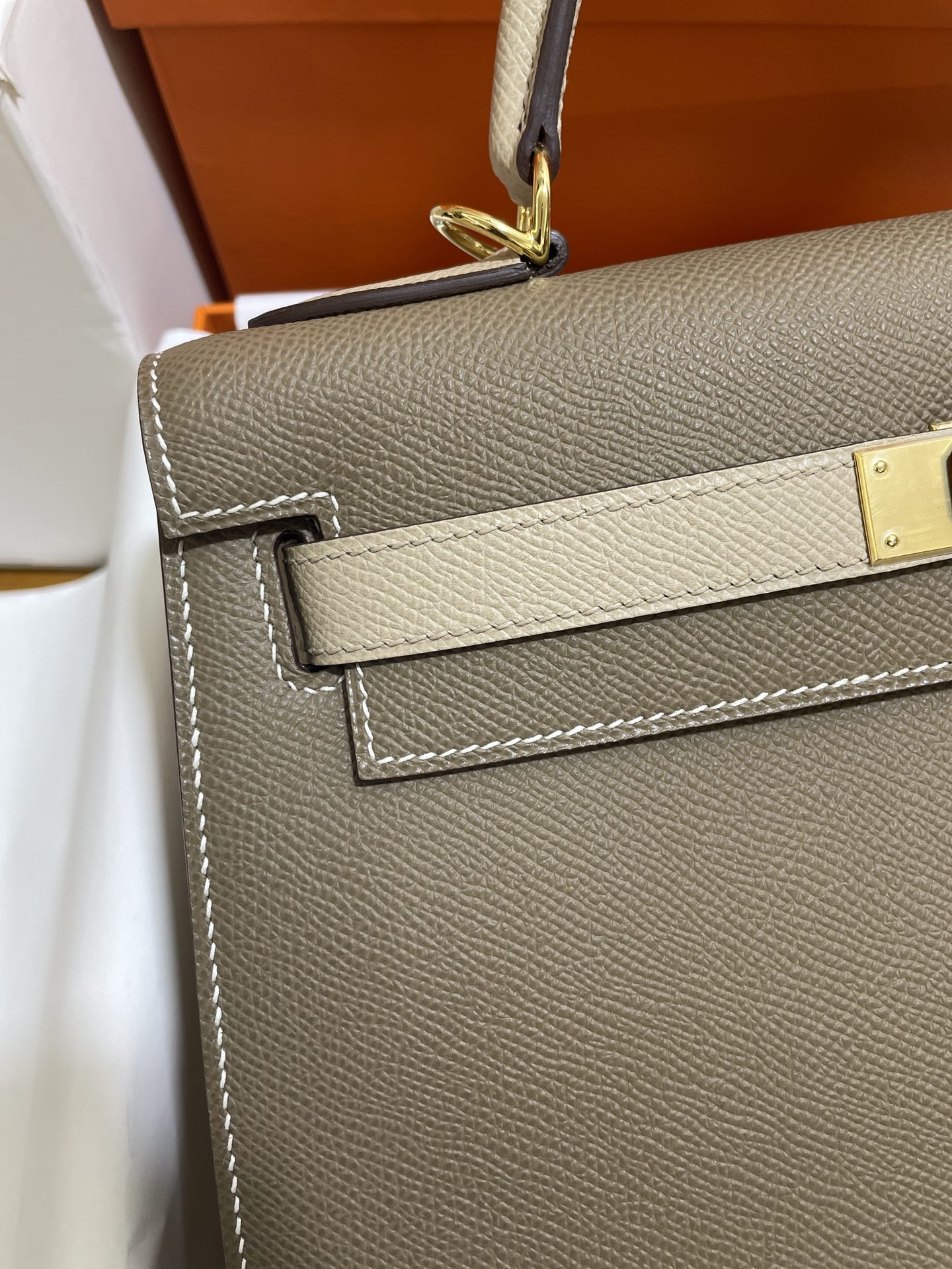 Hermès（爱马仕）kelly 凯莉包 epsom 大象灰 拼 风衣灰 金扣 28cm