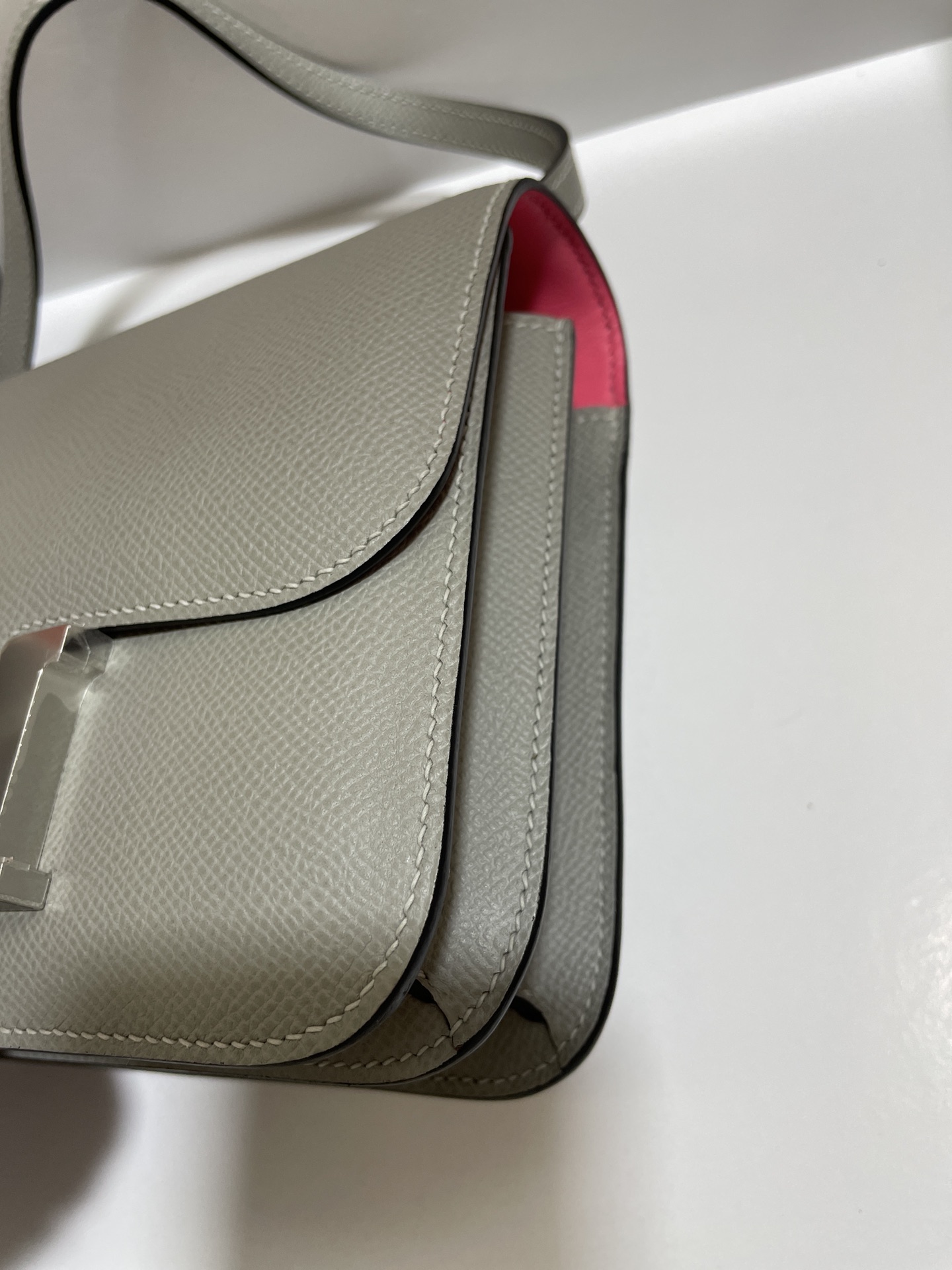 Hermès（爱马仕）Constance 空姐包 Epsom 海鸥灰 内拼 唇膏粉 银扣 19cm