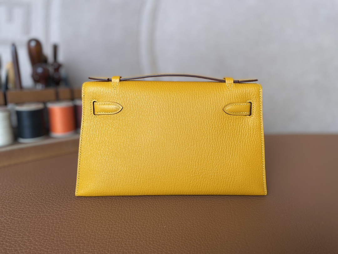 Hermès（爱马仕）Mini Kelly pochette Chevre 山羊皮 9V 太阳黄 银扣 22cm
