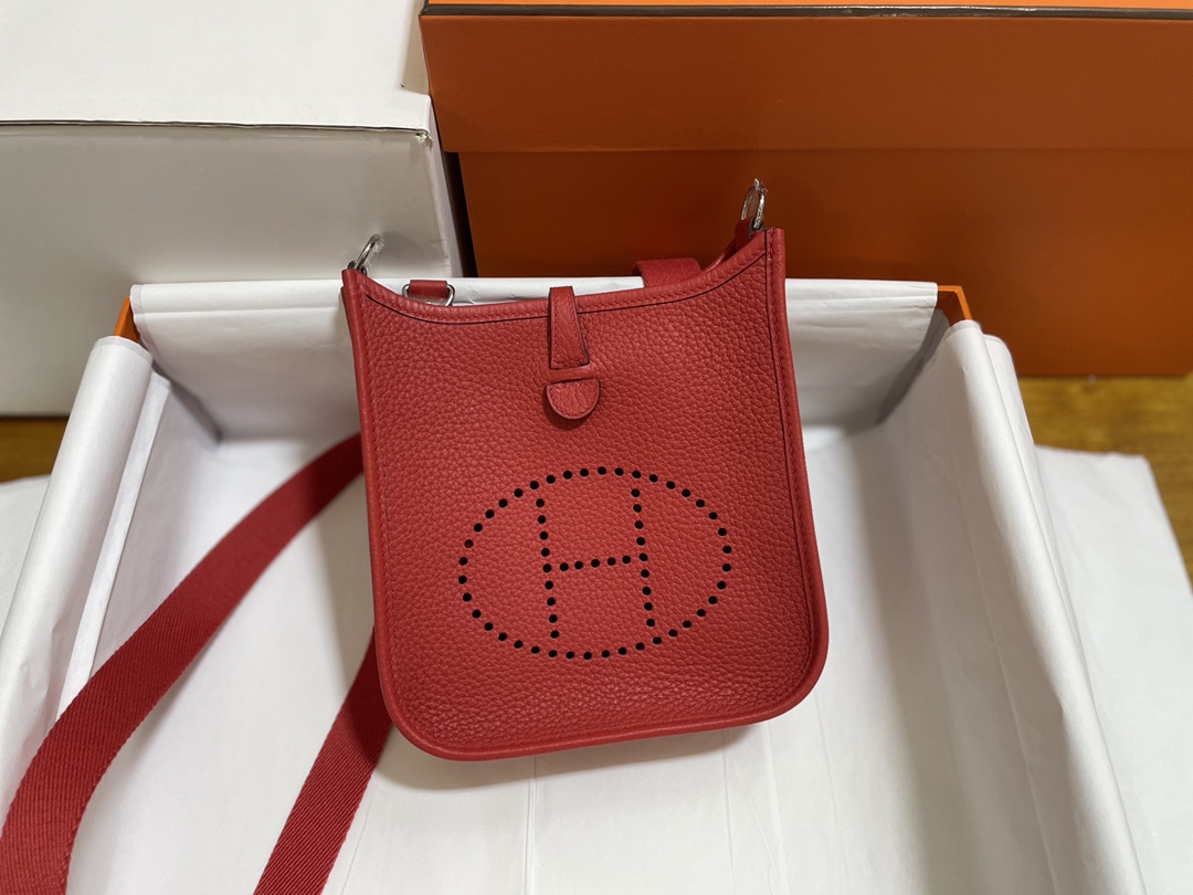 Hermès（爱马仕）Mini Evelyne 伊芙琳 TC 心红色 银扣 17cm