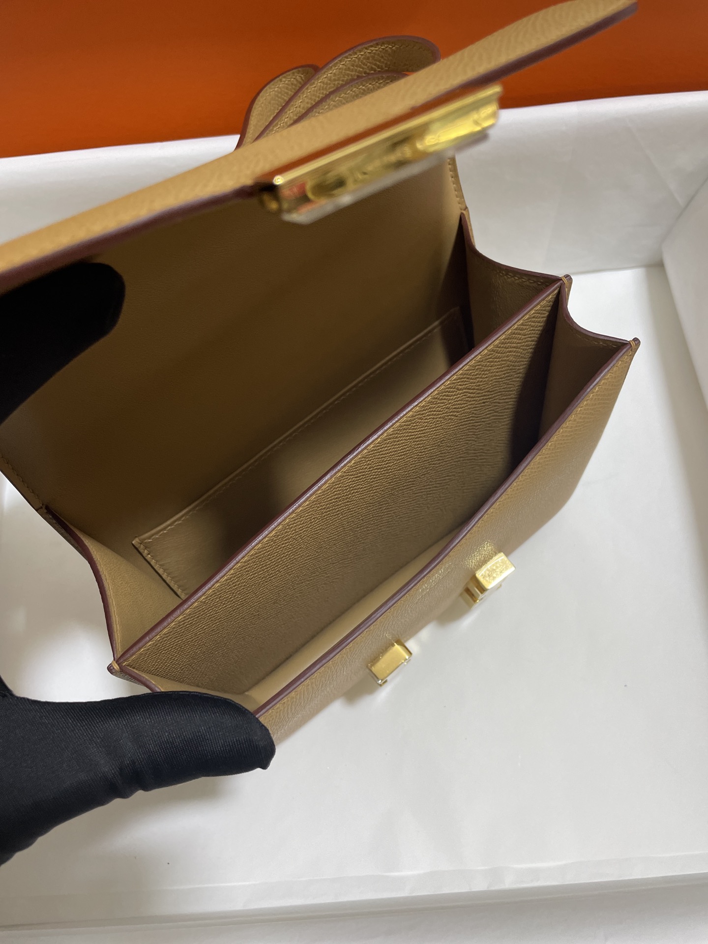 Hermès（爱马仕）Constance 康康 epsom 饼干色 金扣 19cm