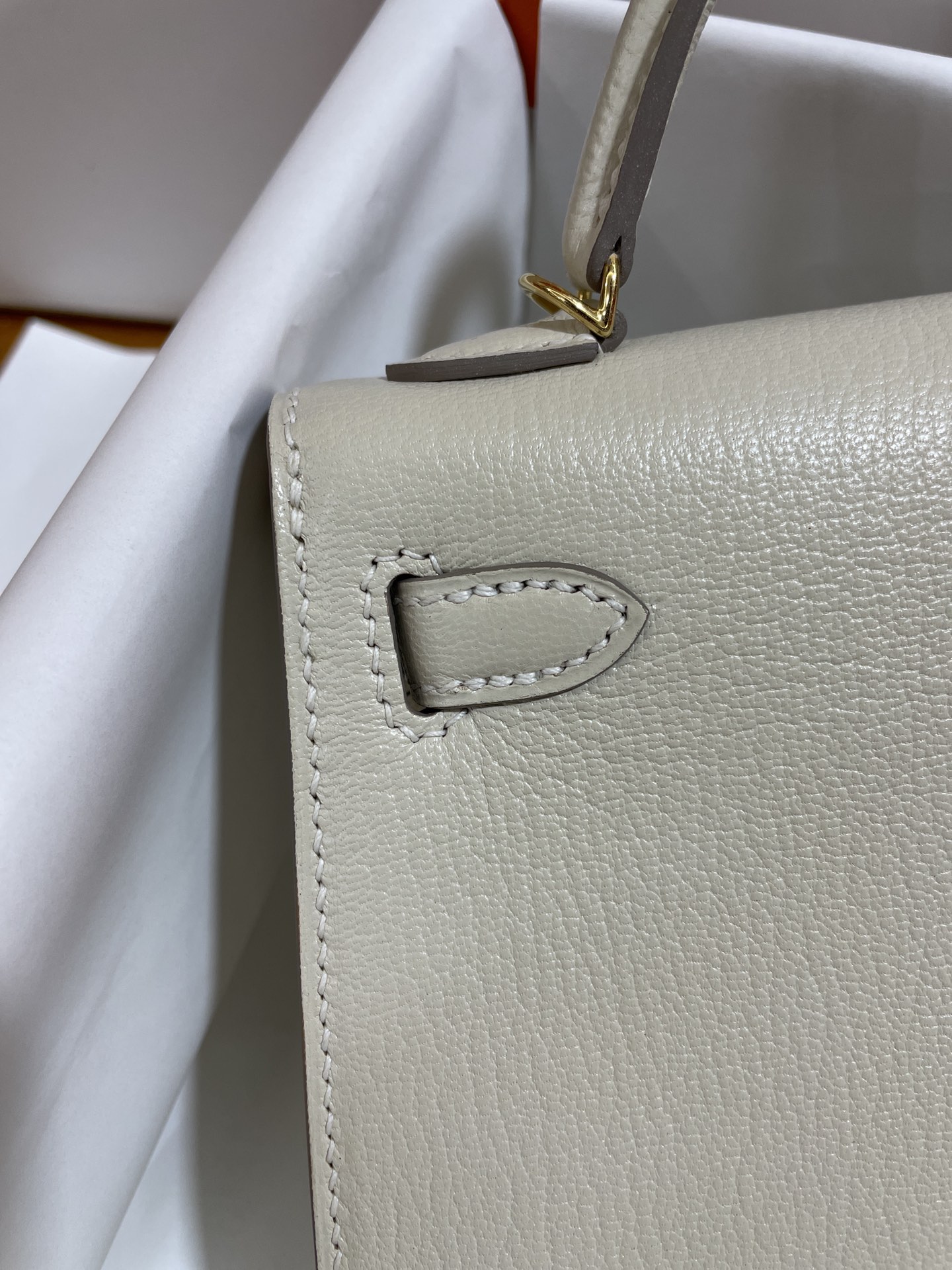 Hermès（爱马仕）Mini Kelly 迷你凯莉 山羊皮 奶昔白 金扣 19cm