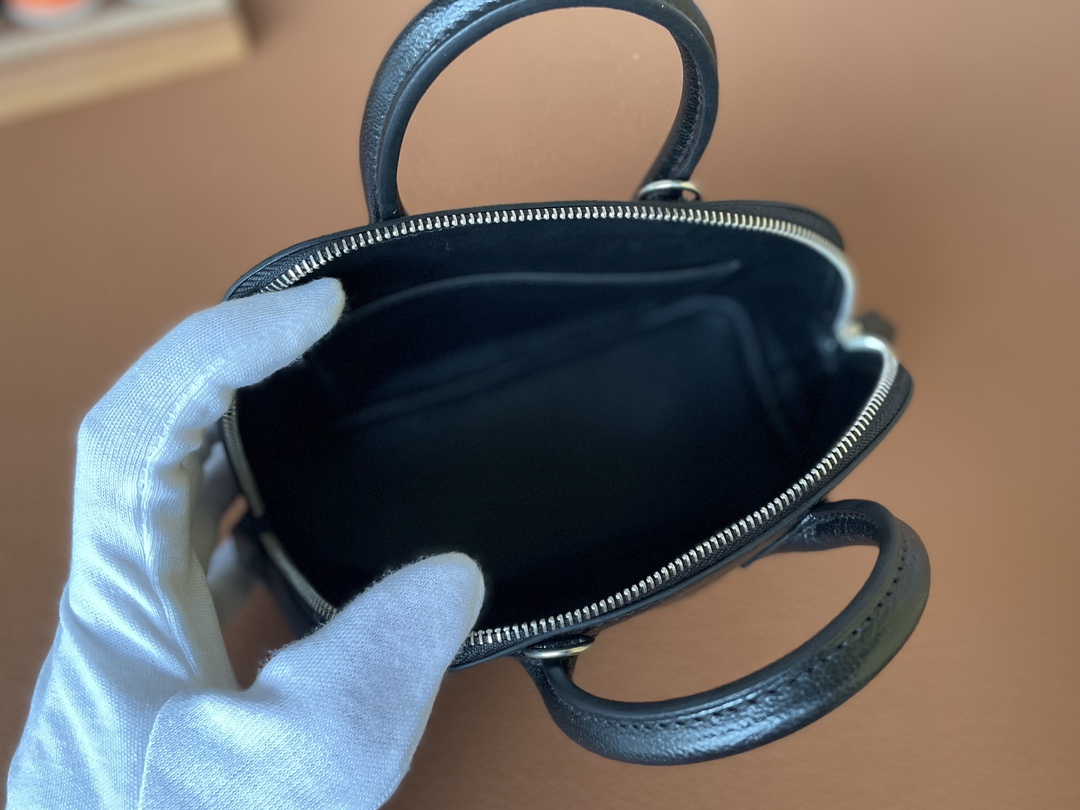 Hermès（爱马仕） Mini Bolide Chevre 山羊皮 黑色 银扣 19cm