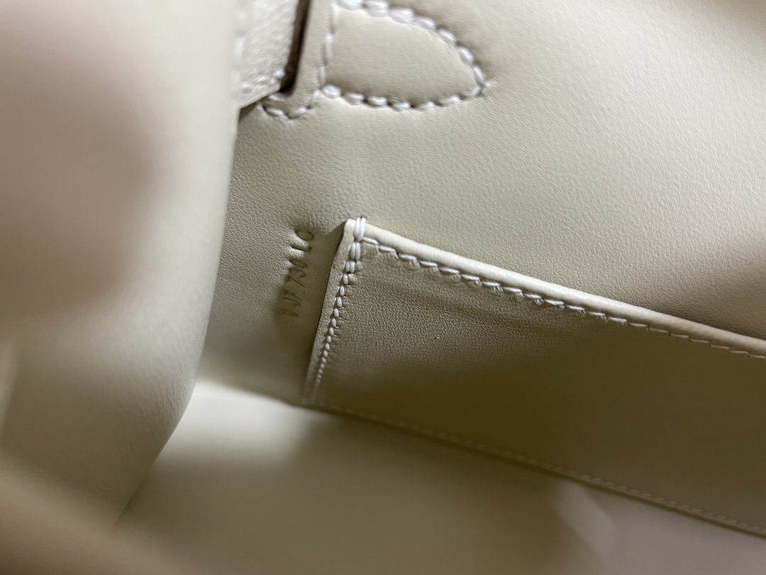 Hermès（爱马仕）Mini Kelly 迷你凯莉 山羊皮 奶昔白 金扣 19cm