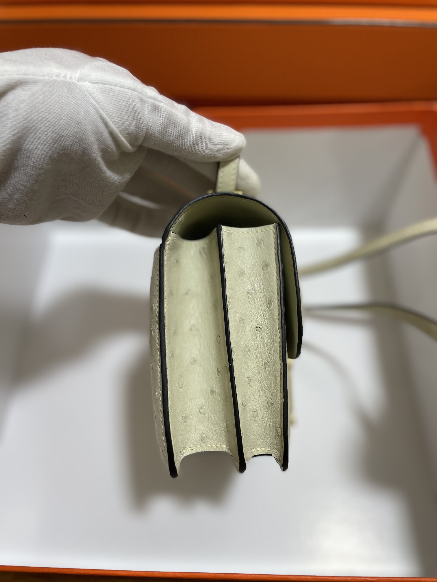 Hermès（爱马仕）Constance 空姐包 鸵鸟皮 羊毛白 金扣 19cm