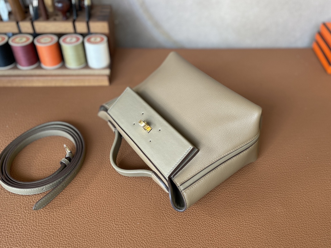 Hermès（爱马仕）Mini Kelly 2424 evercolor 威马犬米色 拼 大象灰 金扣 21cm