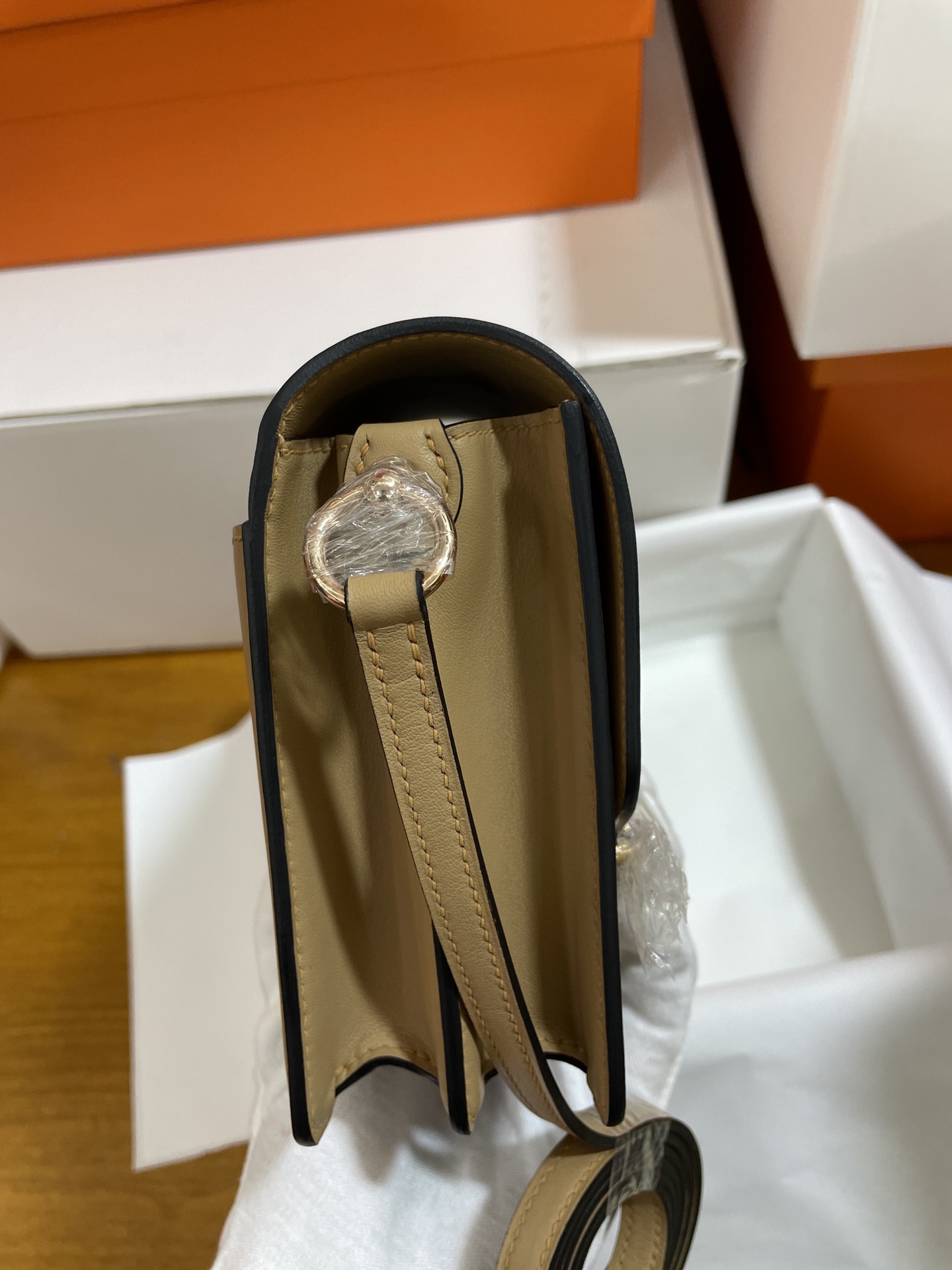 Hermès（爱马仕）Roulis 猪鼻子 Swift OM 奶茶色 玫瑰金扣 18cm
