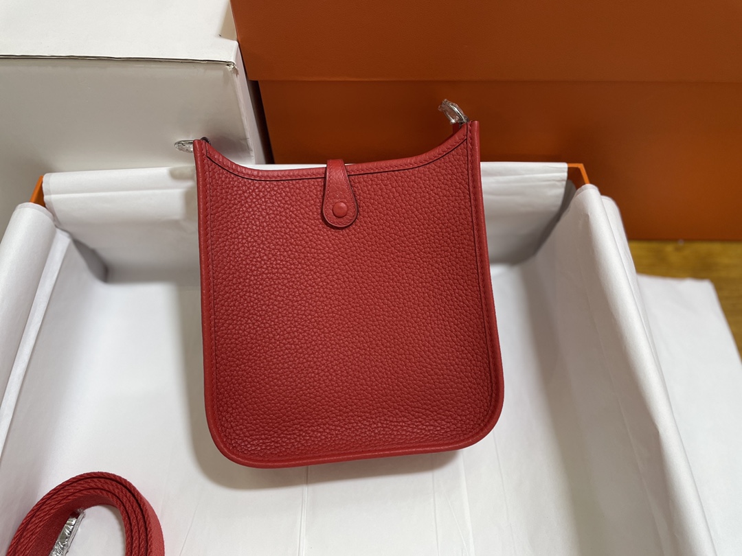 Hermès（爱马仕）Mini Evelyne 伊芙琳 TC 心红色 银扣 17cm