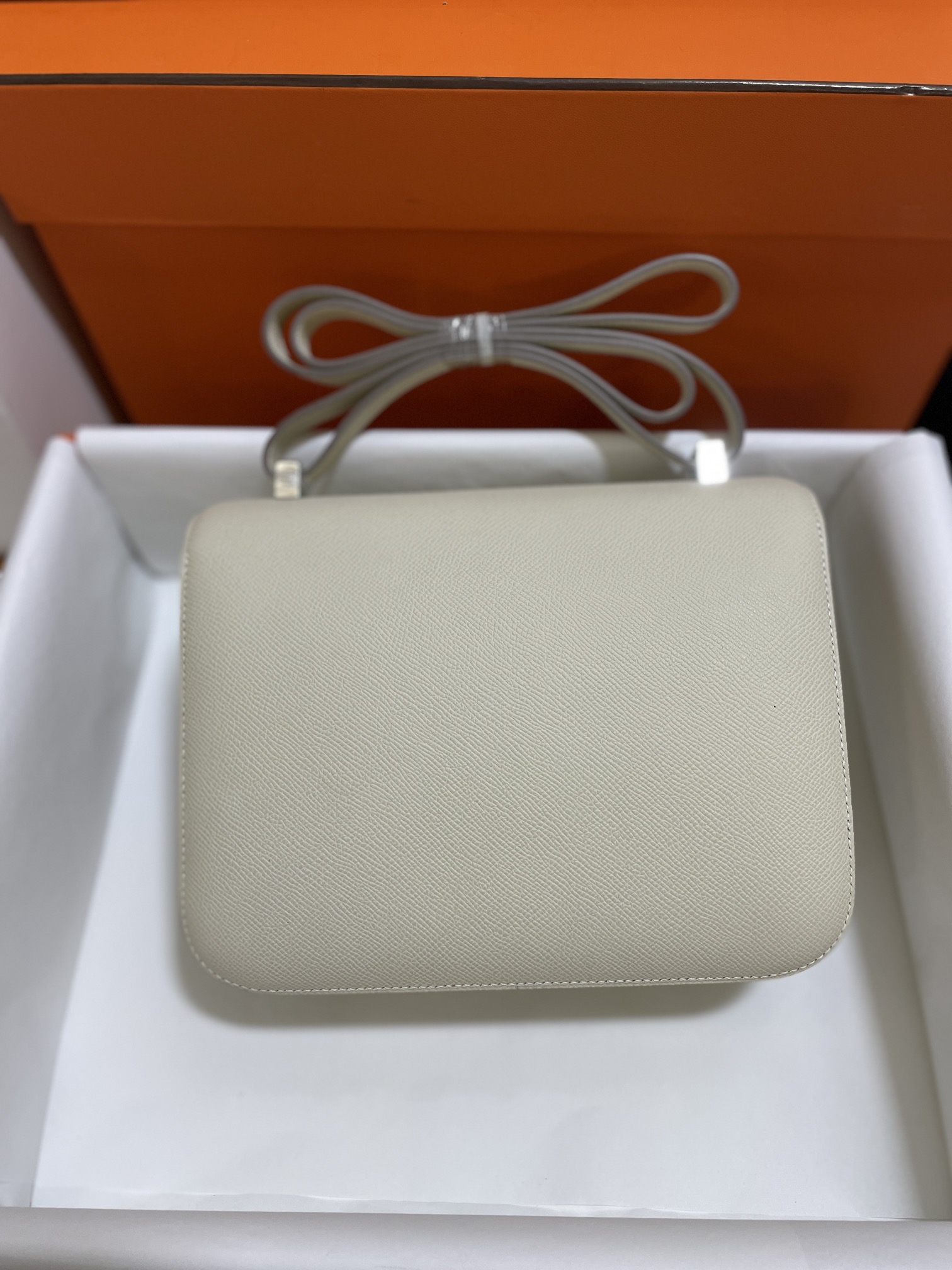 Hermès（爱马仕）Constance 康康 epsom 奶昔白 银扣 24cm
