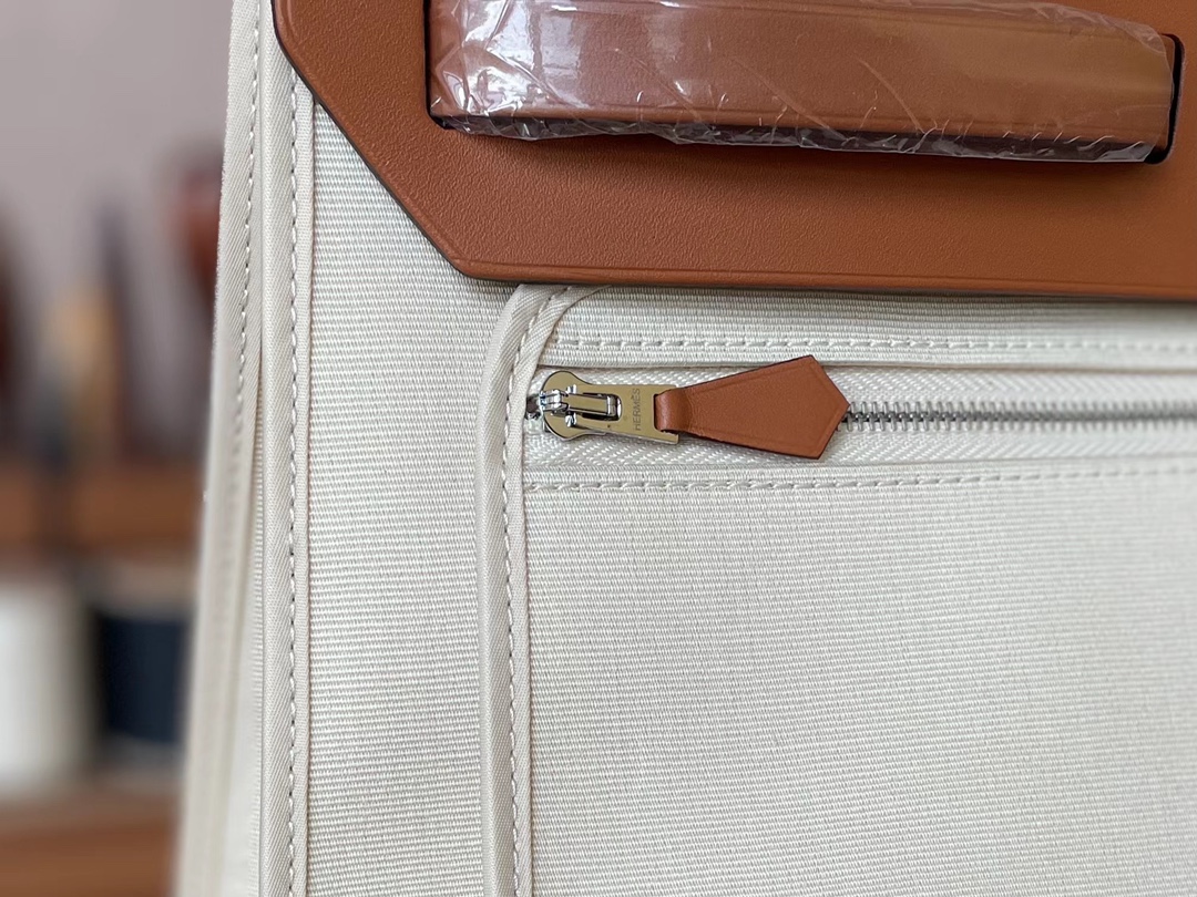 Hermès（爱马仕）Herbag Box 拼 帆布 金棕色 拼 米白 银扣 31cm
