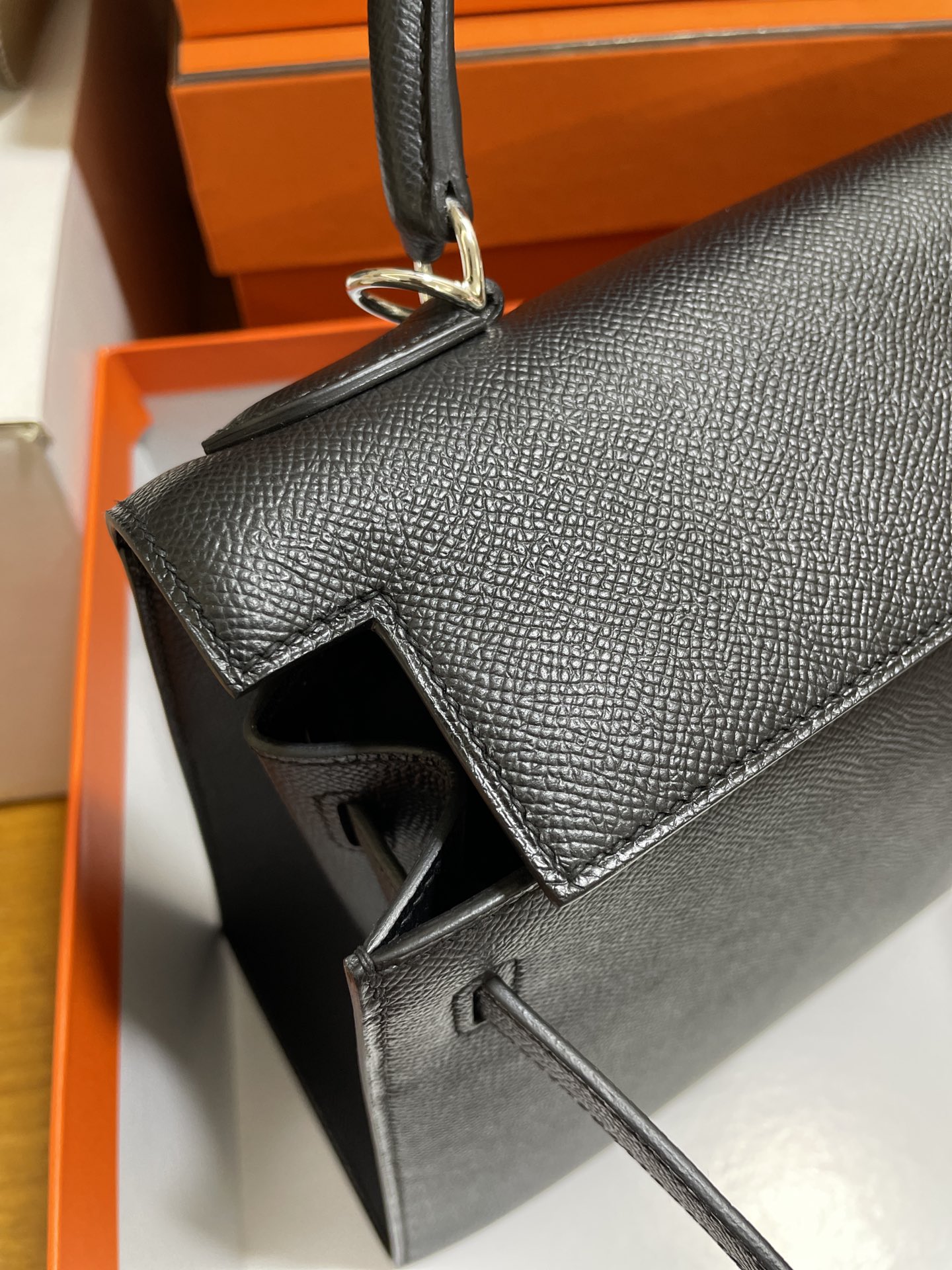 Hermès（爱马仕）Kelly 凯莉包 Epsom 黑色 银扣 32cm