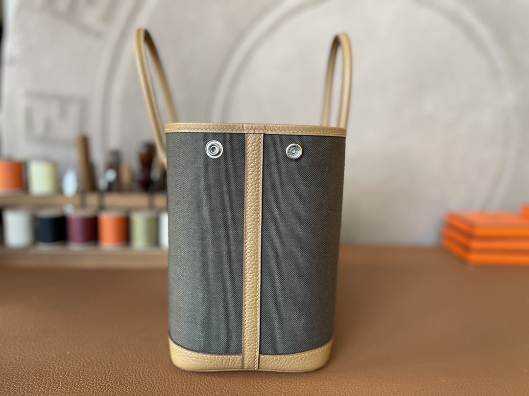 Hermès（爱马仕）Garden Party 花园包 TC 拼 帆布 饼干色 拼 军绿色 银扣 30cm