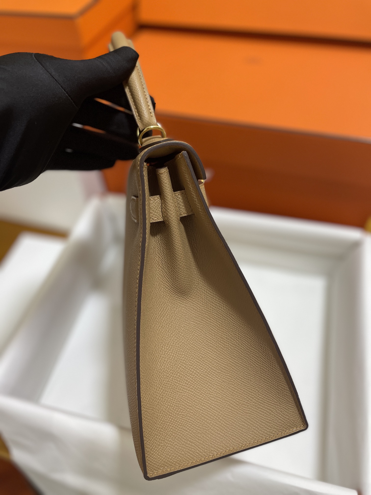 Hermès（爱马仕）kelly 凯莉包 epsom 0M 奶茶色 金扣 28cm