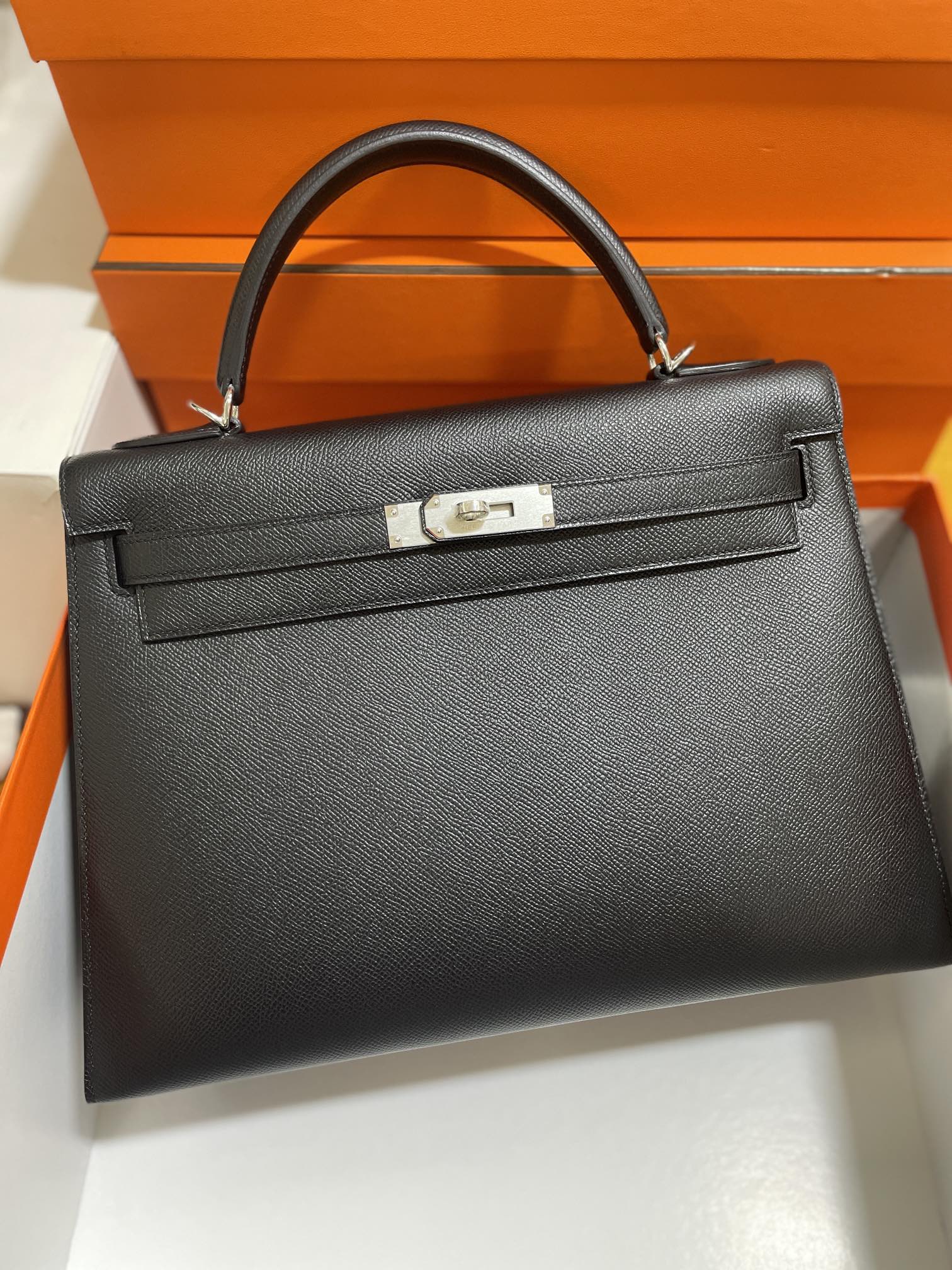 Hermès（爱马仕）Kelly 凯莉包 Epsom 黑色 银扣 32cm