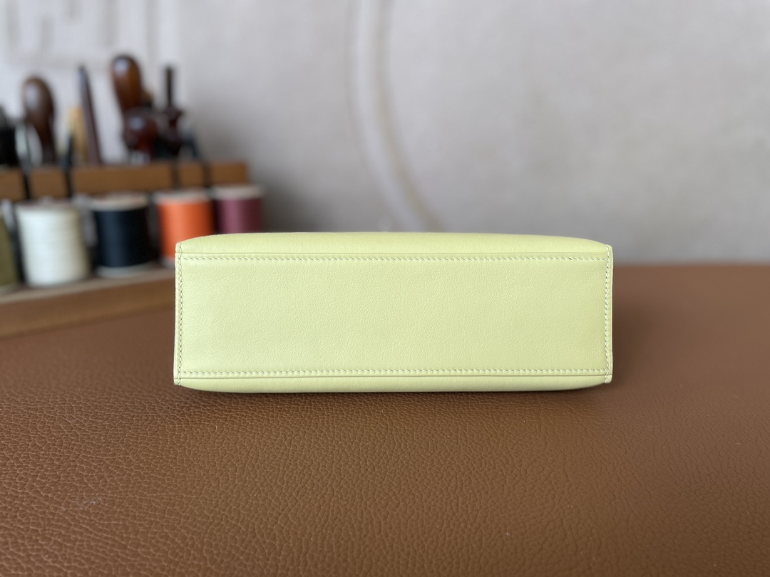 Hermès（爱马仕）Mini Kelly pochette Swift 1Z 小鸡黄 金扣 22cm