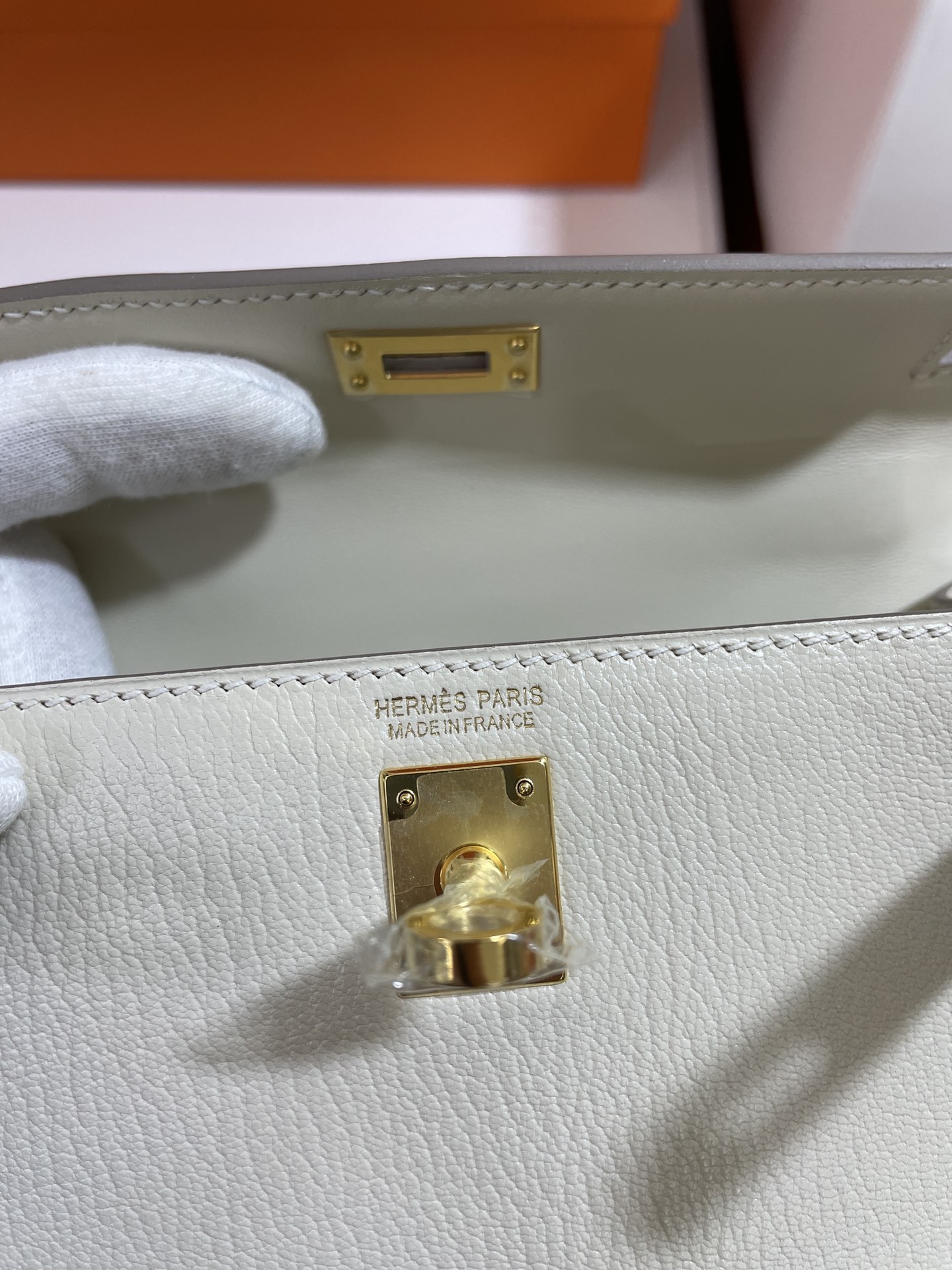 Hermès（爱马仕）Mini Kelly 迷你凯莉 山羊皮 奶昔白 金扣 19cm